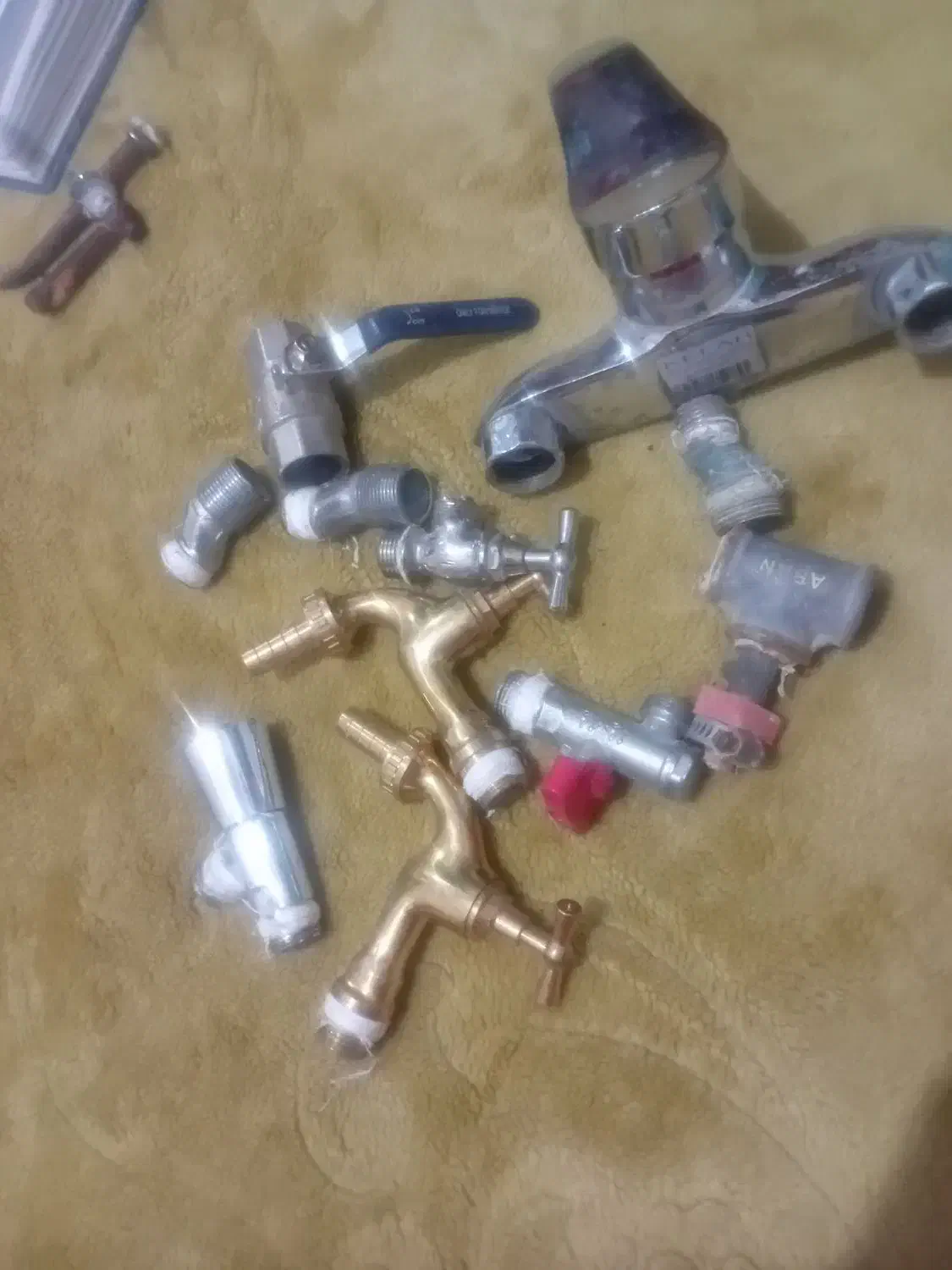 شیرالات ساختمانی یک عدد شیر دستشویی برنجی سنگین|لوازم سرویس بهداشتی|مشهد, رسالت|دیوار