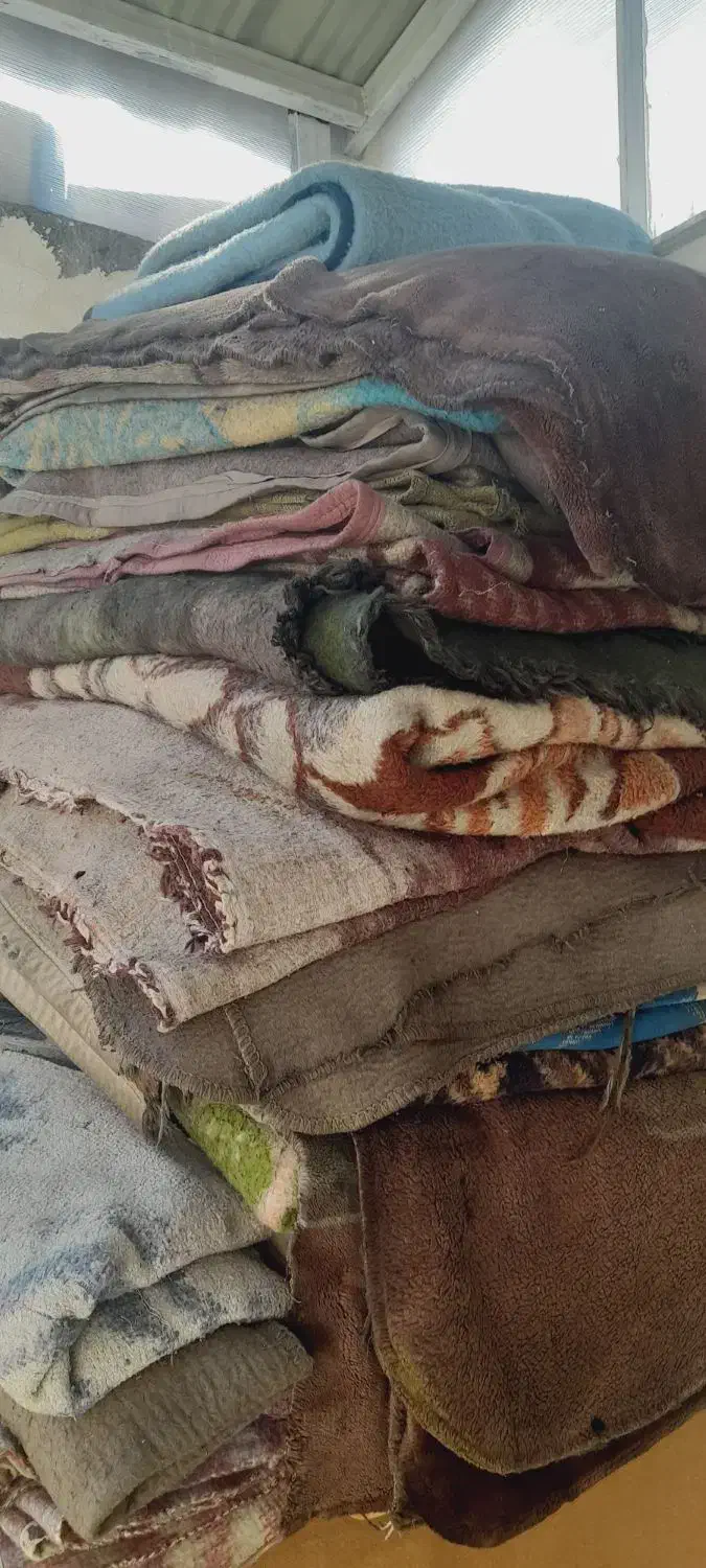 پتو‌.دست‌دوم‌.|رختخواب، بالش، پتو|گلبهار, شهر جدید گلبهار|دیوار