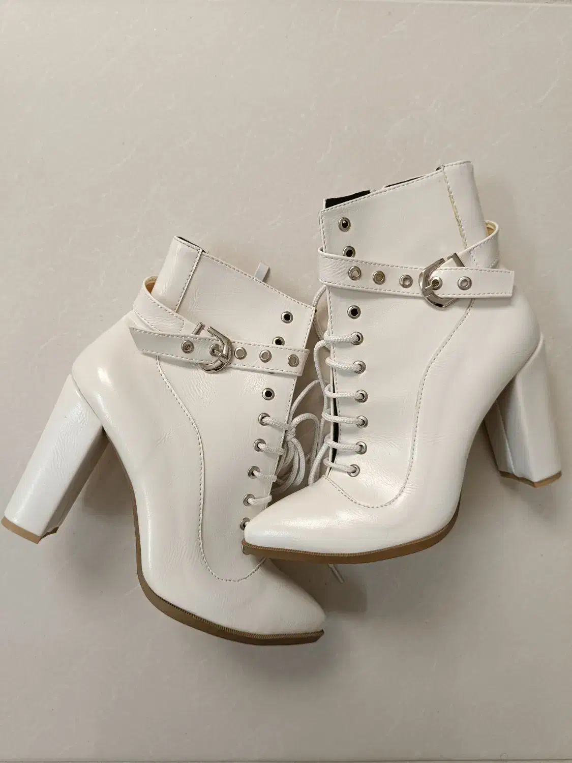 کفش کاملا نو|کیف، کفش، کمربند|بابل, |دیوار