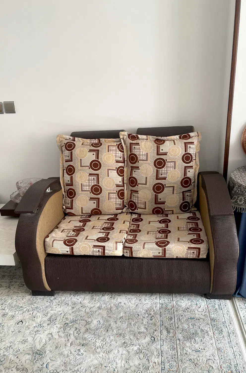 مبل راحتی ۹ نفره + همراه میزعسلی ام دی اف درجه یک|مبلمان خانگی و میز عسلی|اصفهان, زهران|دیوار