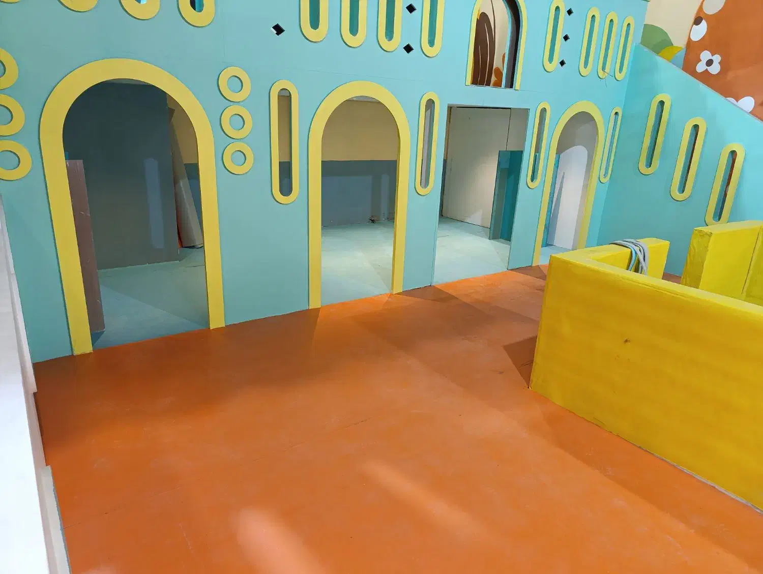 نصب نصاب انواع کفپوش موکت و چمن مصنوعی|خدمات پیشه و مهارت|اهواز, کمپلو شمالی|دیوار