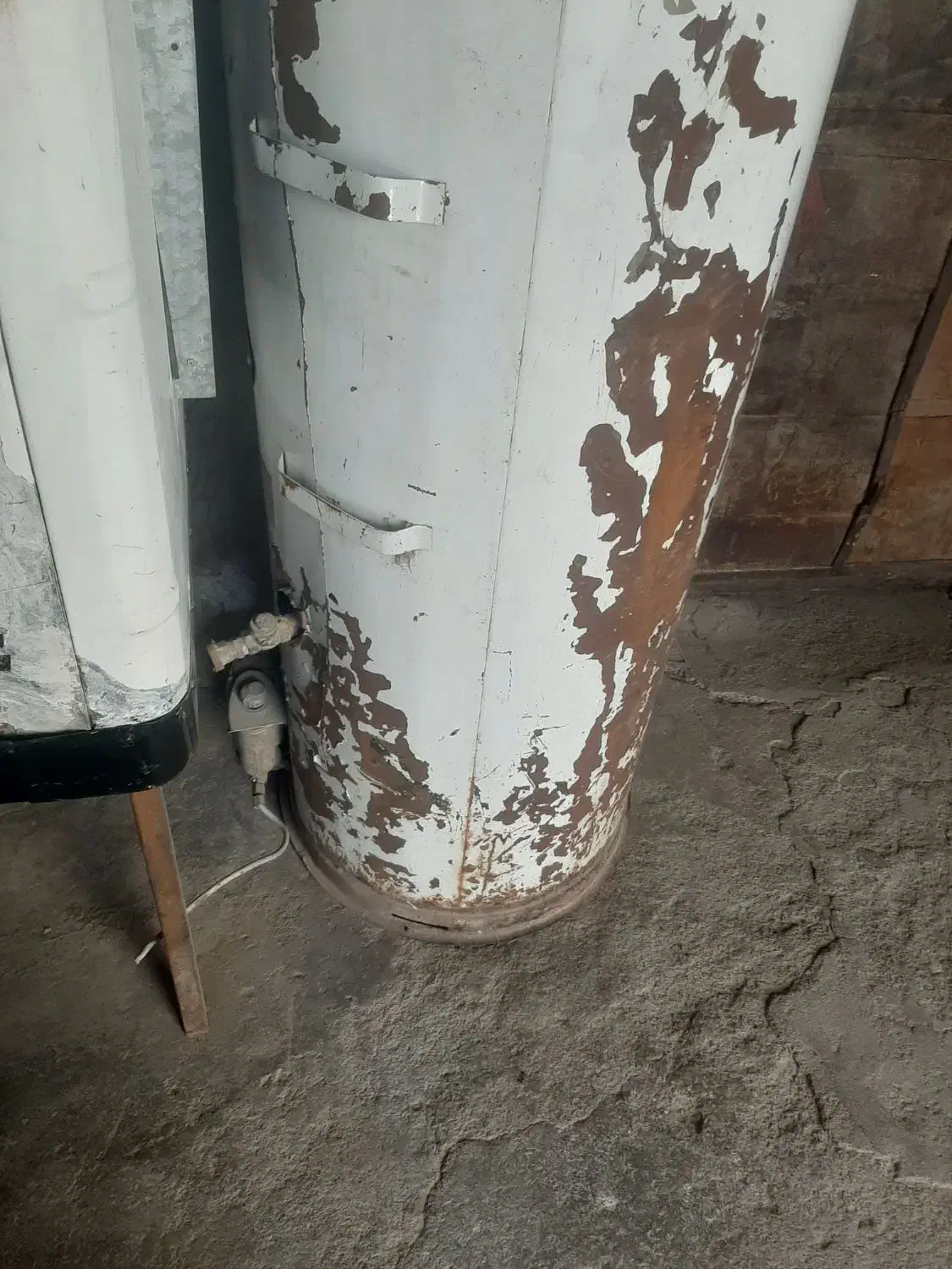 اب گرم کن نفتی سالم|آبگرمکن، پکیج، شوفاژ|بیرجند, |دیوار