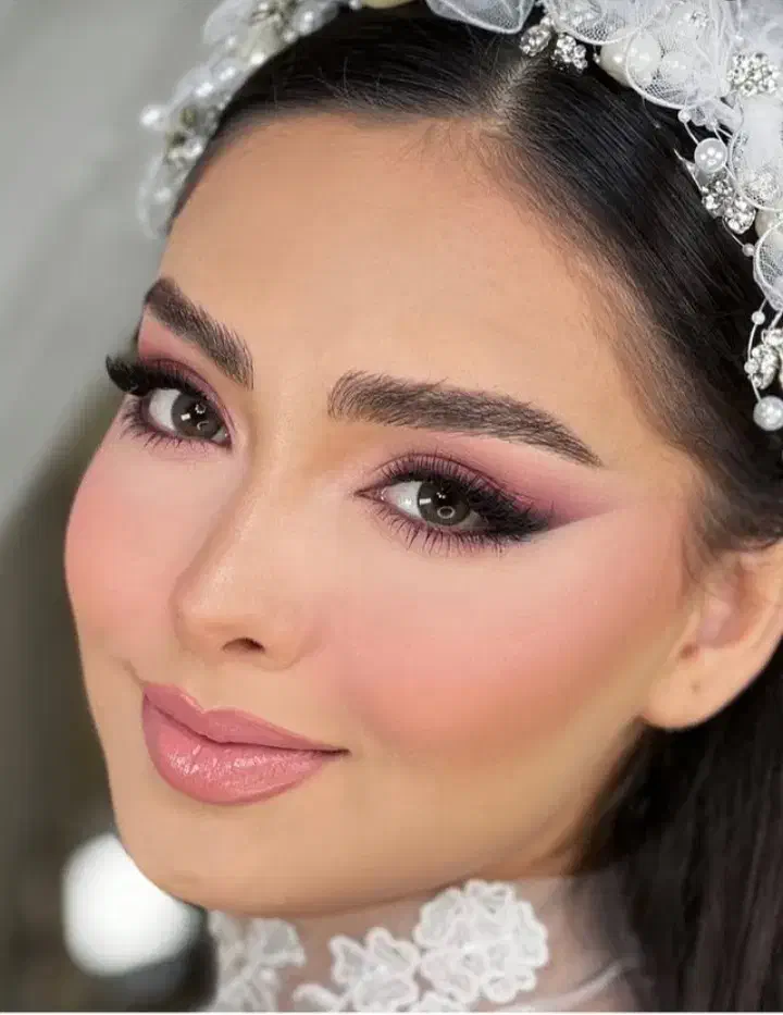 جشنواره یلدایی میکاپ و شینیون حرفه ای با قیمت ویژه|خدمات آرایشگری و زیبایی|زنجان, |دیوار