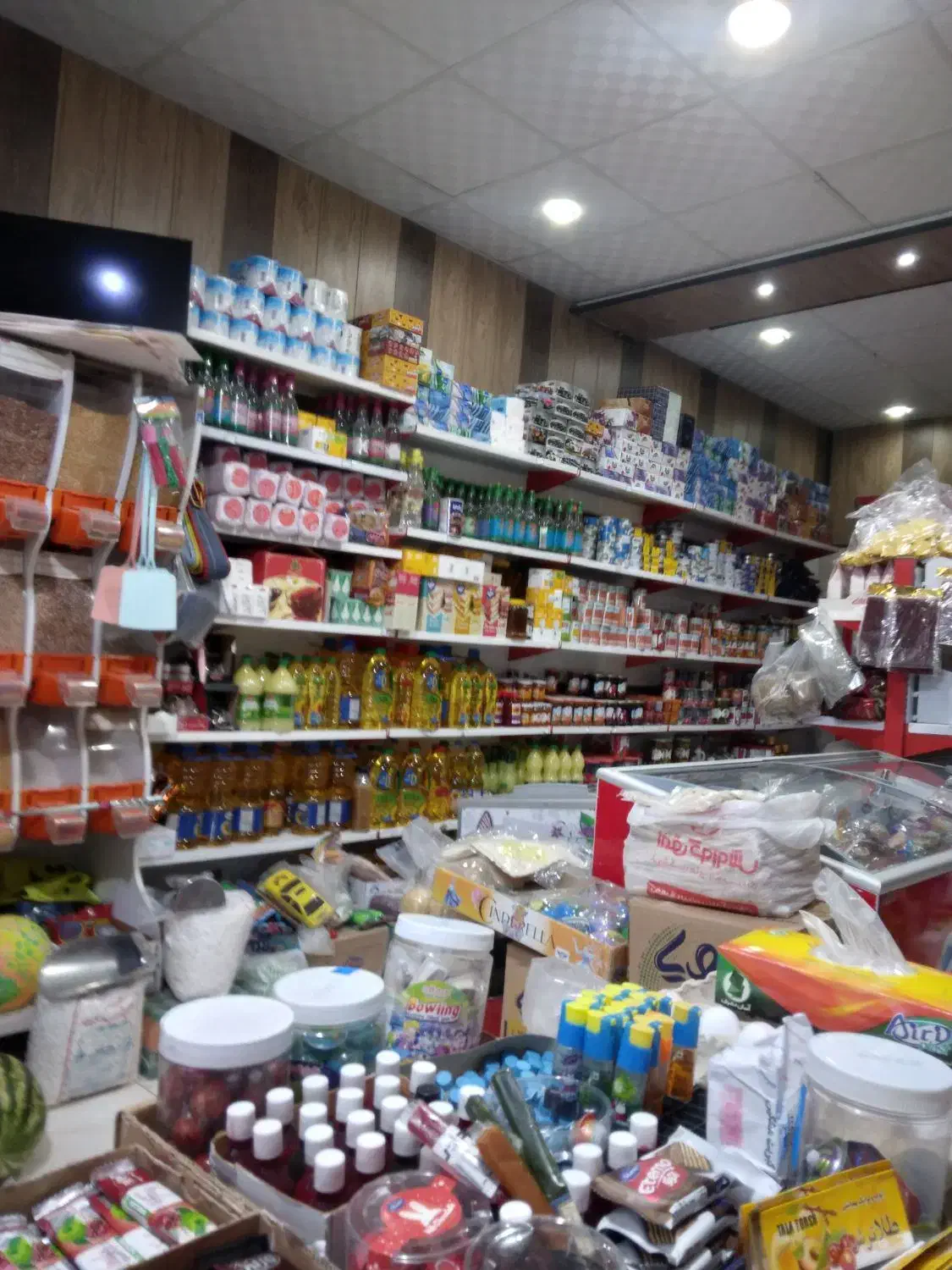 کلیه وسایل مغازه به فروش می رسد|فروشگاه و مغازه|جیرفت, |دیوار