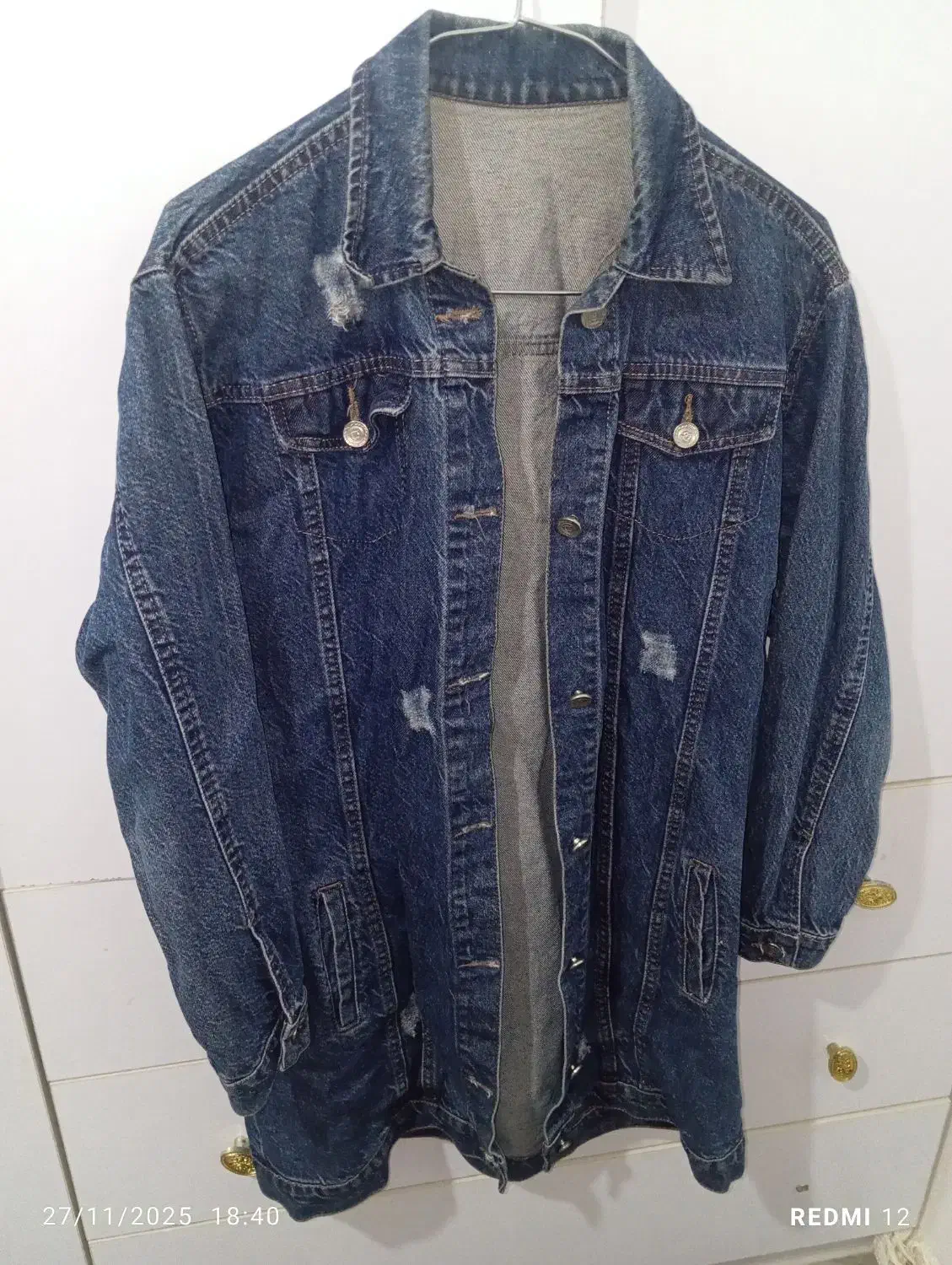 تعدادی مانتو|لباس|نیشابور, گنبد سبز|دیوار