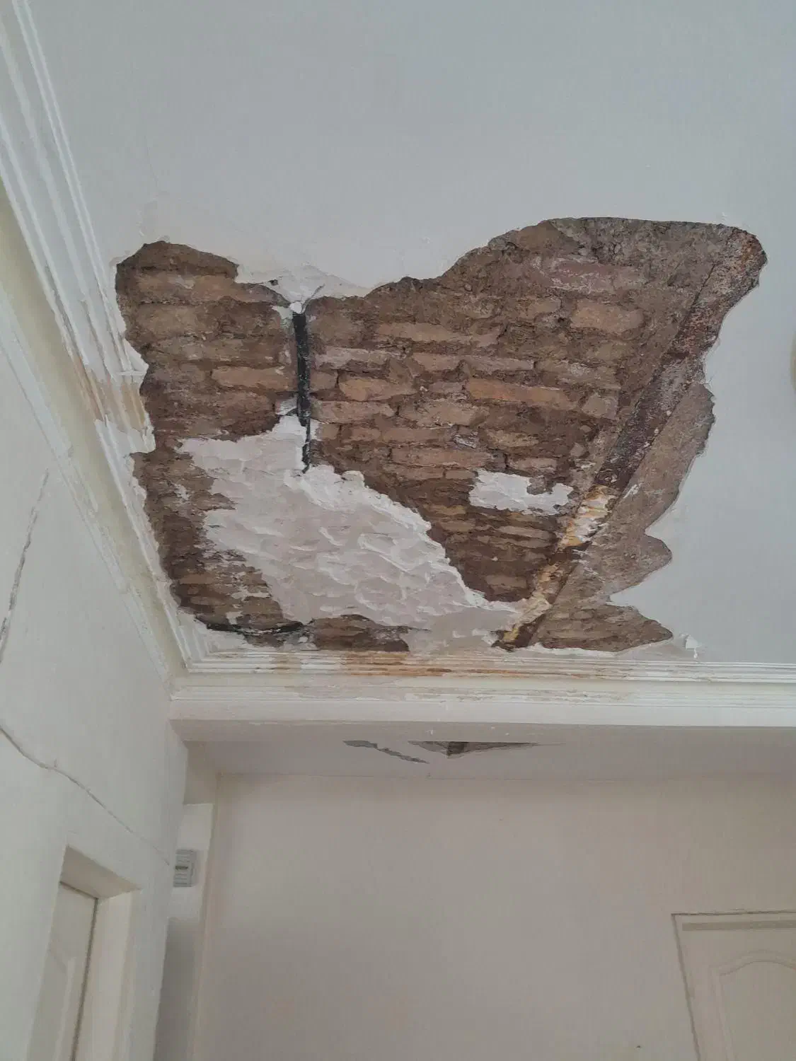 گچکاری و انجام خورده کاری و لکه گیری|خدمات پیشه و مهارت|سیرجان, |دیوار