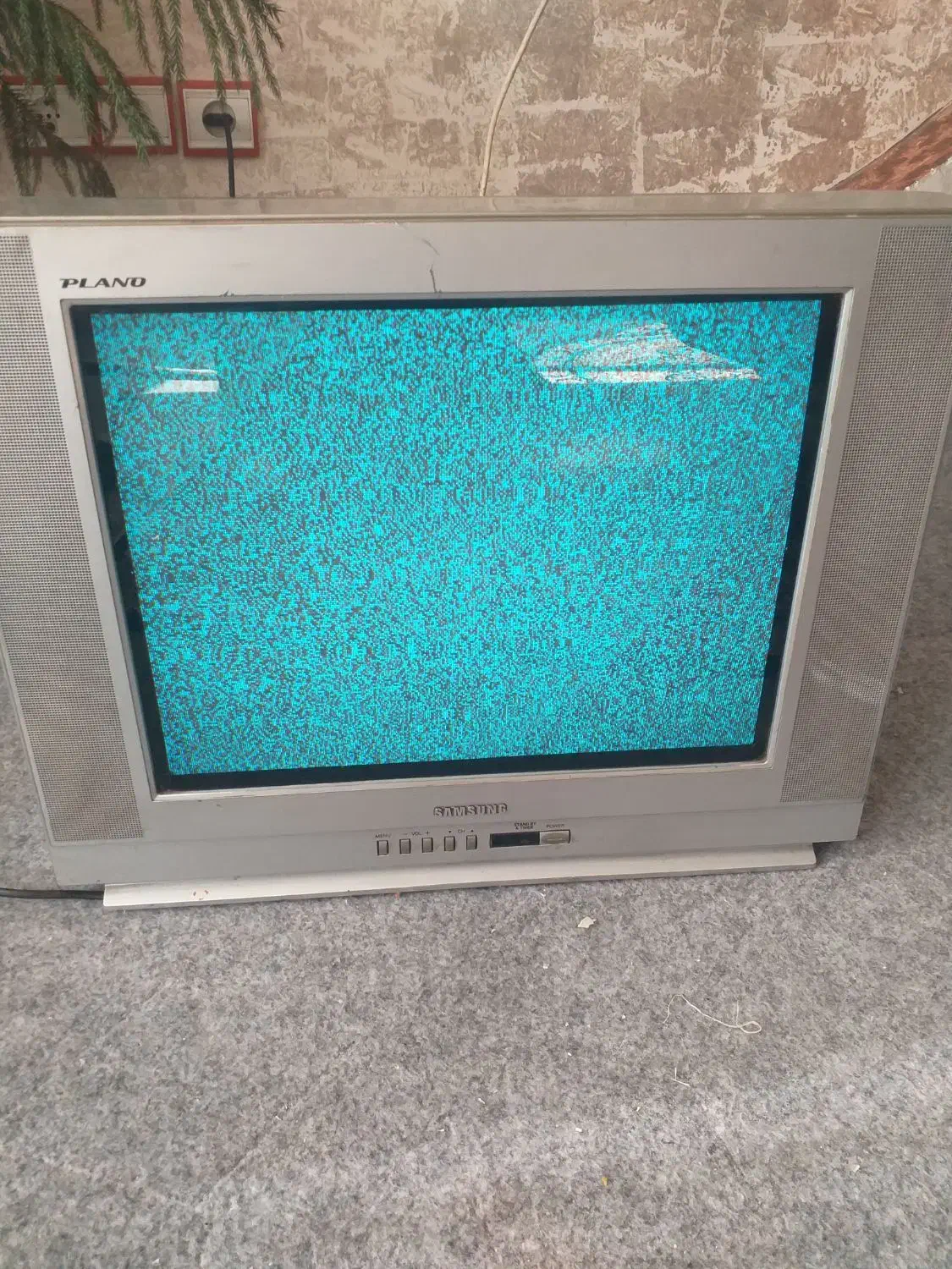 تلویزیون سامسونگ صفحه تخت سالم|تلویزیون و پروژکتور|اصفهان, باغ فدک|دیوار