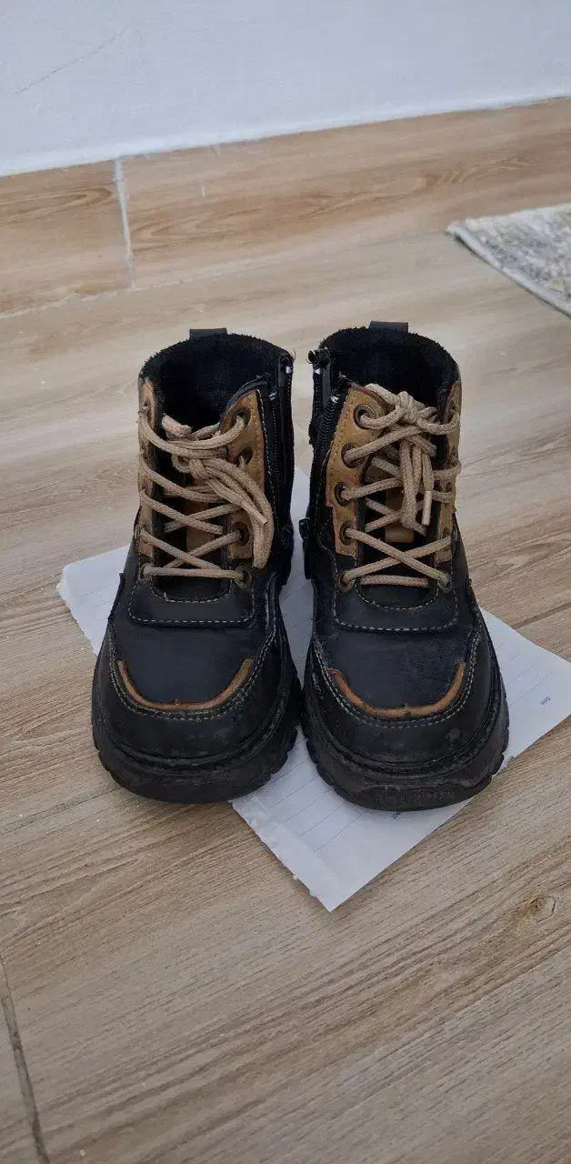 بوت بچگانه و صندل|کفش و لباس بچه|چالوس, |دیوار