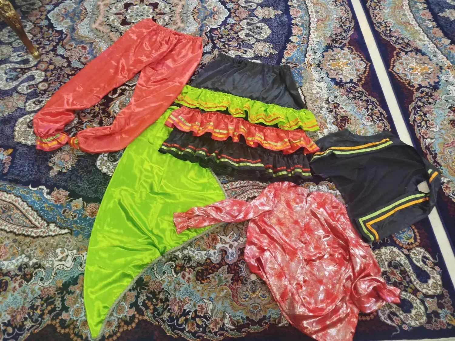 لباس محلی گیلکی|لباس|تهران, نیروی هوایی (پیروزی)|دیوار