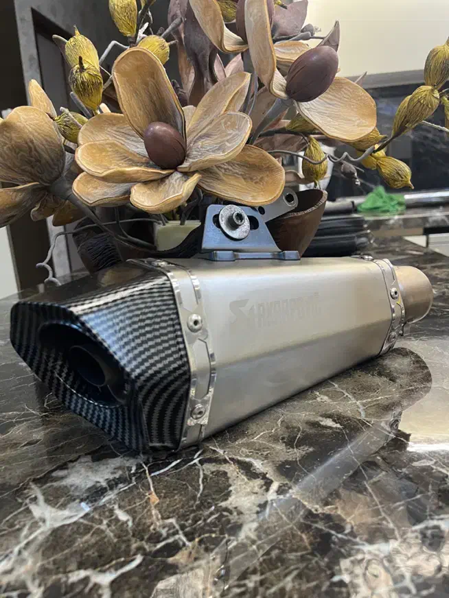 اگزوز آکروپاویچ سایلنسردار  درحد نو همراه هدرز|قطعات یدکی و لوازم جانبی|ری, جوانمرد قصاب|دیوار