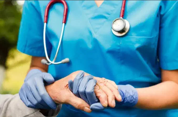 پرستار خانم ۴ ساعت در روز ۶/۵۰۰/۰۰۰|استخدام درمانی، زیبایی، بهداشتی|همدان, |دیوار