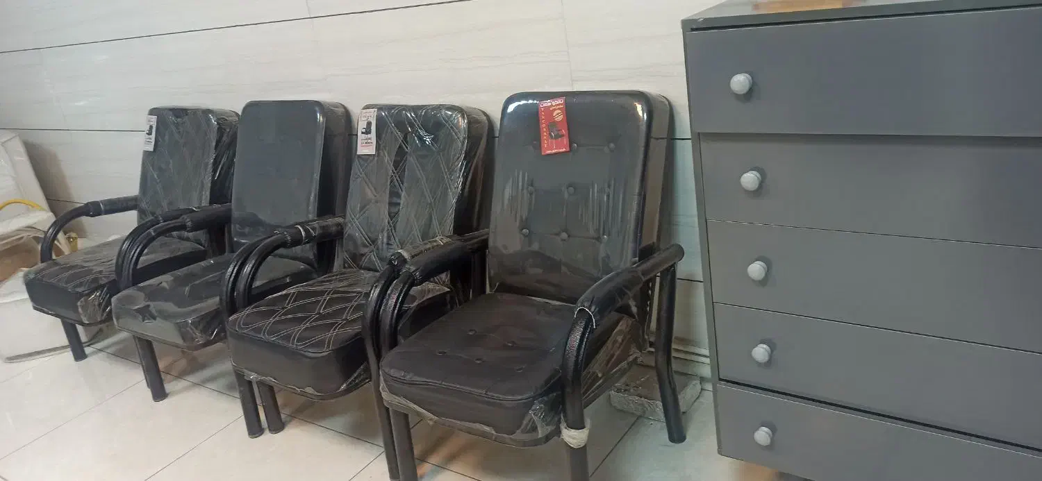 صندلی انتظار شیش عدد وعسلی 5500|مبلمان اداری|کرمانشاه, |دیوار