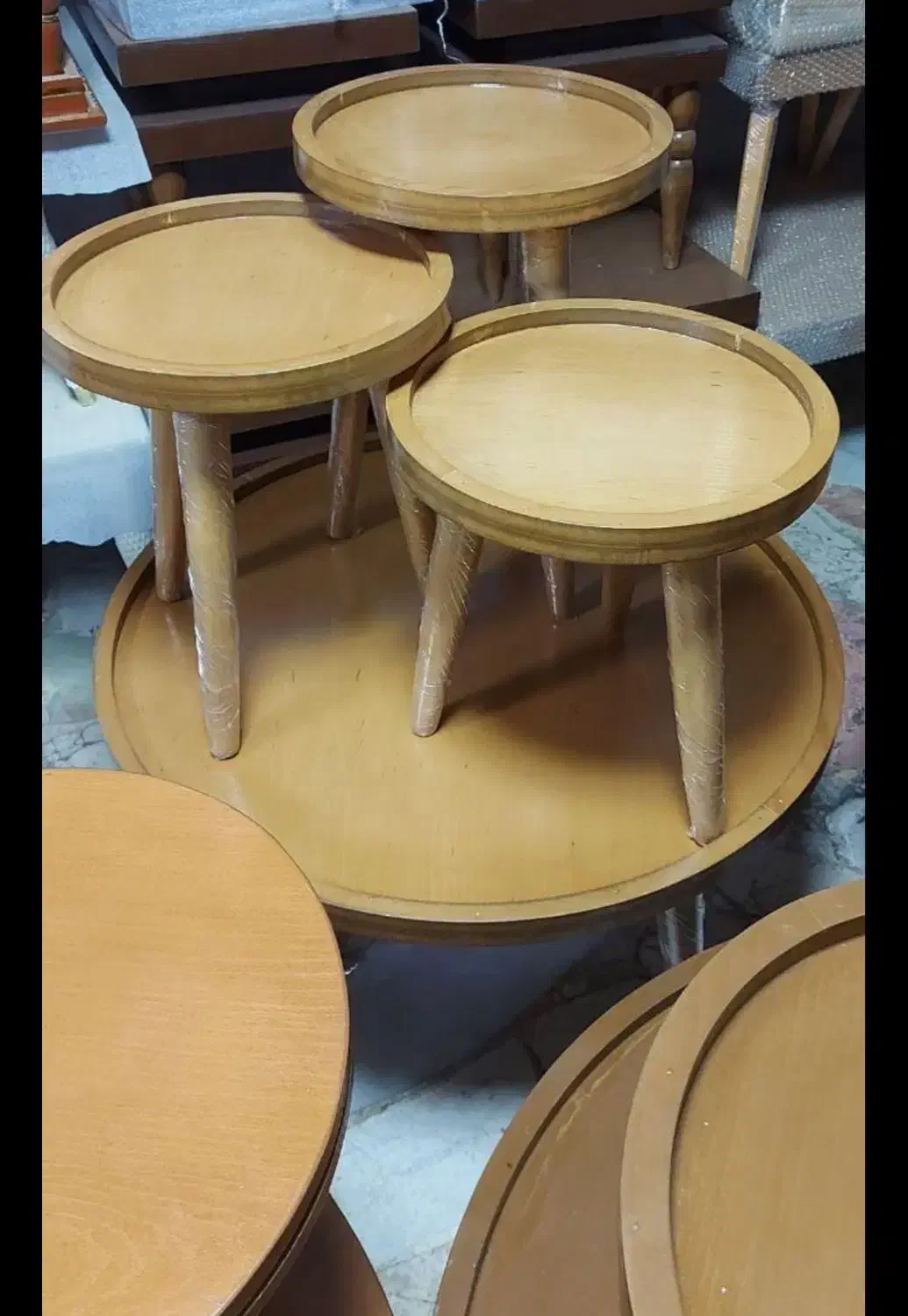 جلومبلی و عسلی گرد لبه دار ۴ تیکه((سهند مبل))|مبلمان خانگی و میز عسلی|کرمانشاه, |دیوار