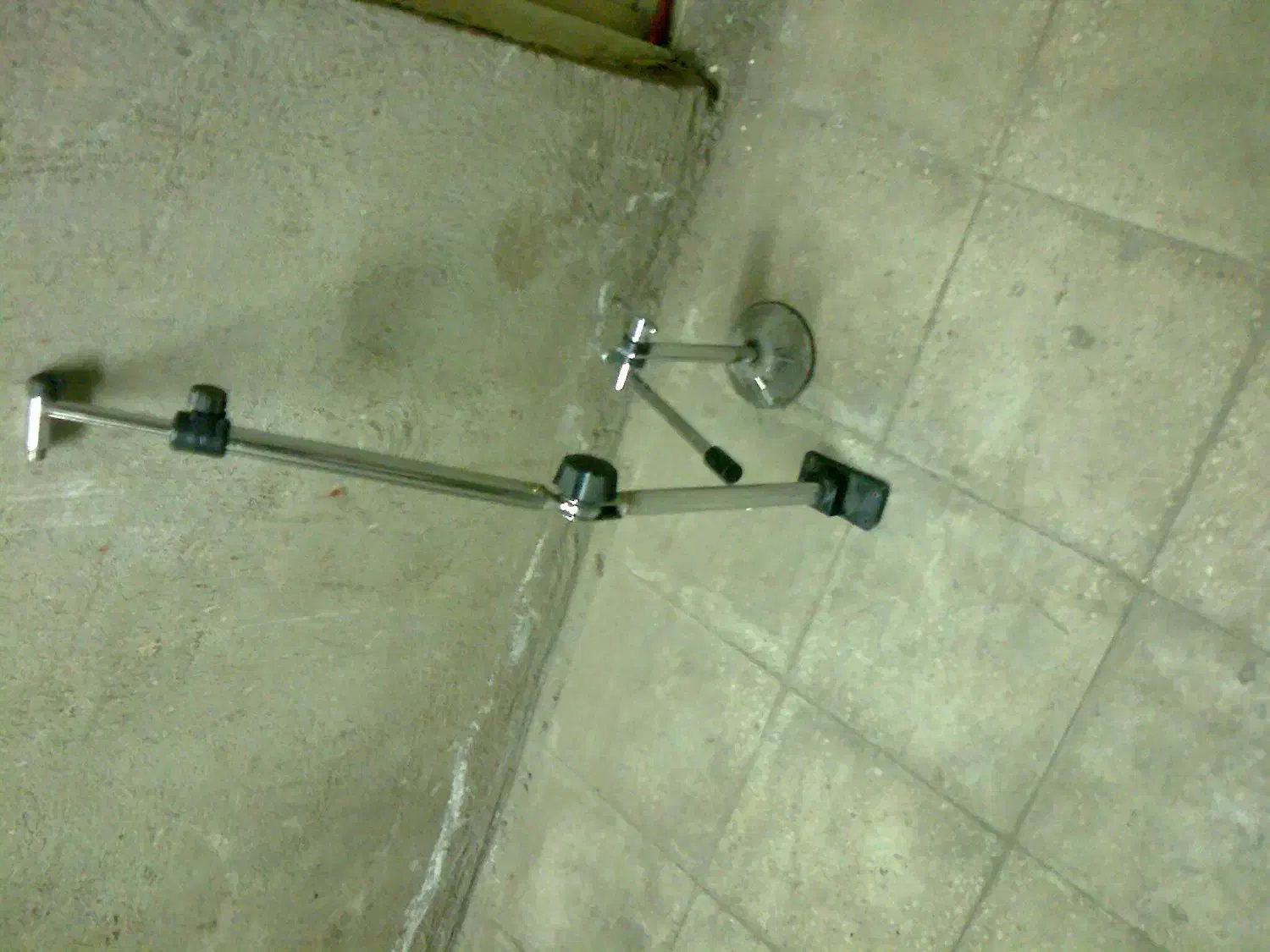 پایه میکروفون. پایه گیتار|آلات موسیقی|الوند, |دیوار