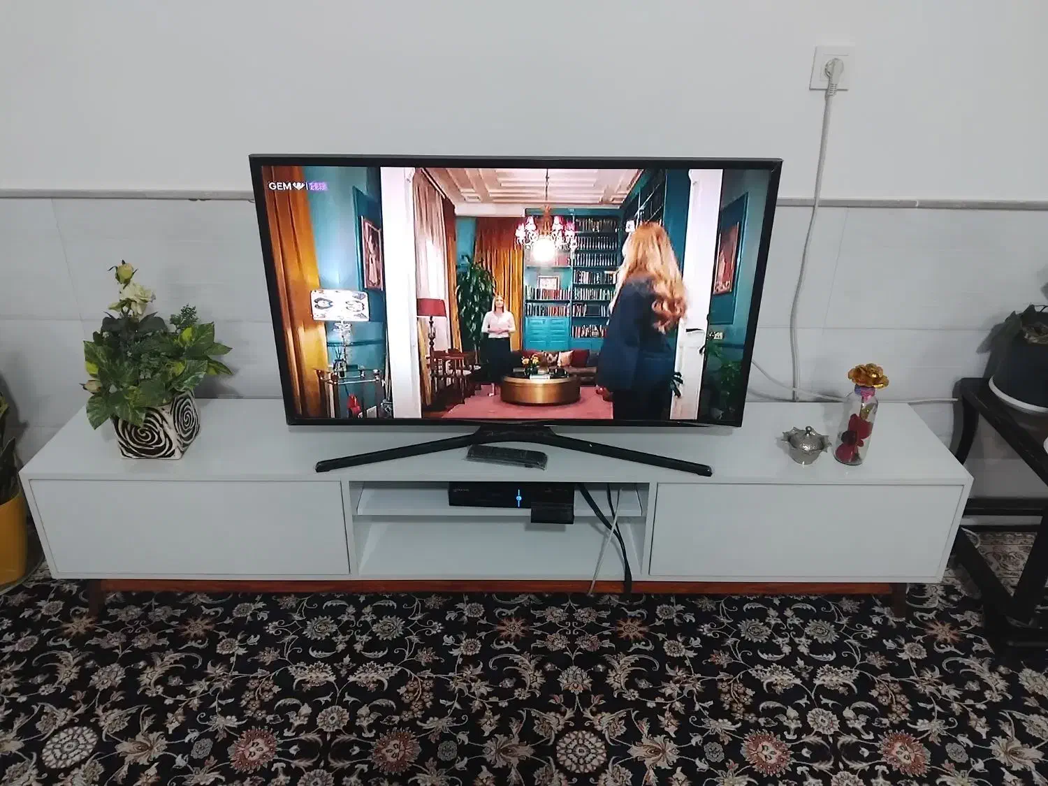 میز تی وی|میز تلویزیون|نیشابور, شهید بهشتی|دیوار