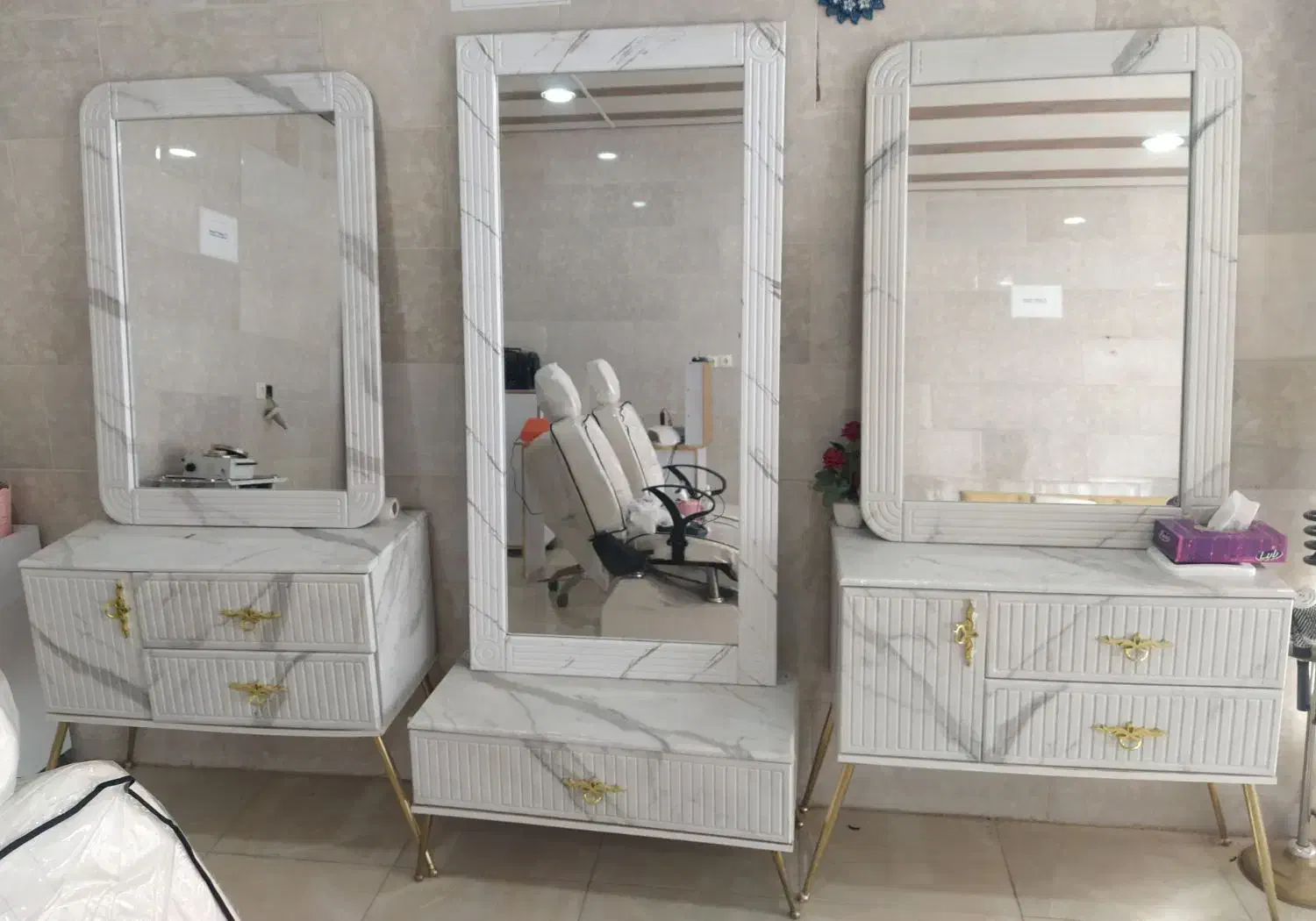 وسایل سالن زیبایی|آرایشگاه و سالن‌های زیبایی|لردگان, |دیوار