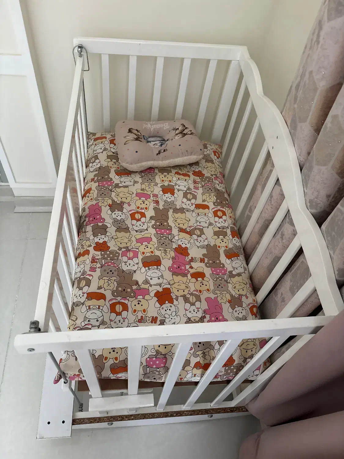 تخت کنار مادر|تخت و صندلی بچه|سبزوار, کاشفی شمالی (دادگستری)|دیوار