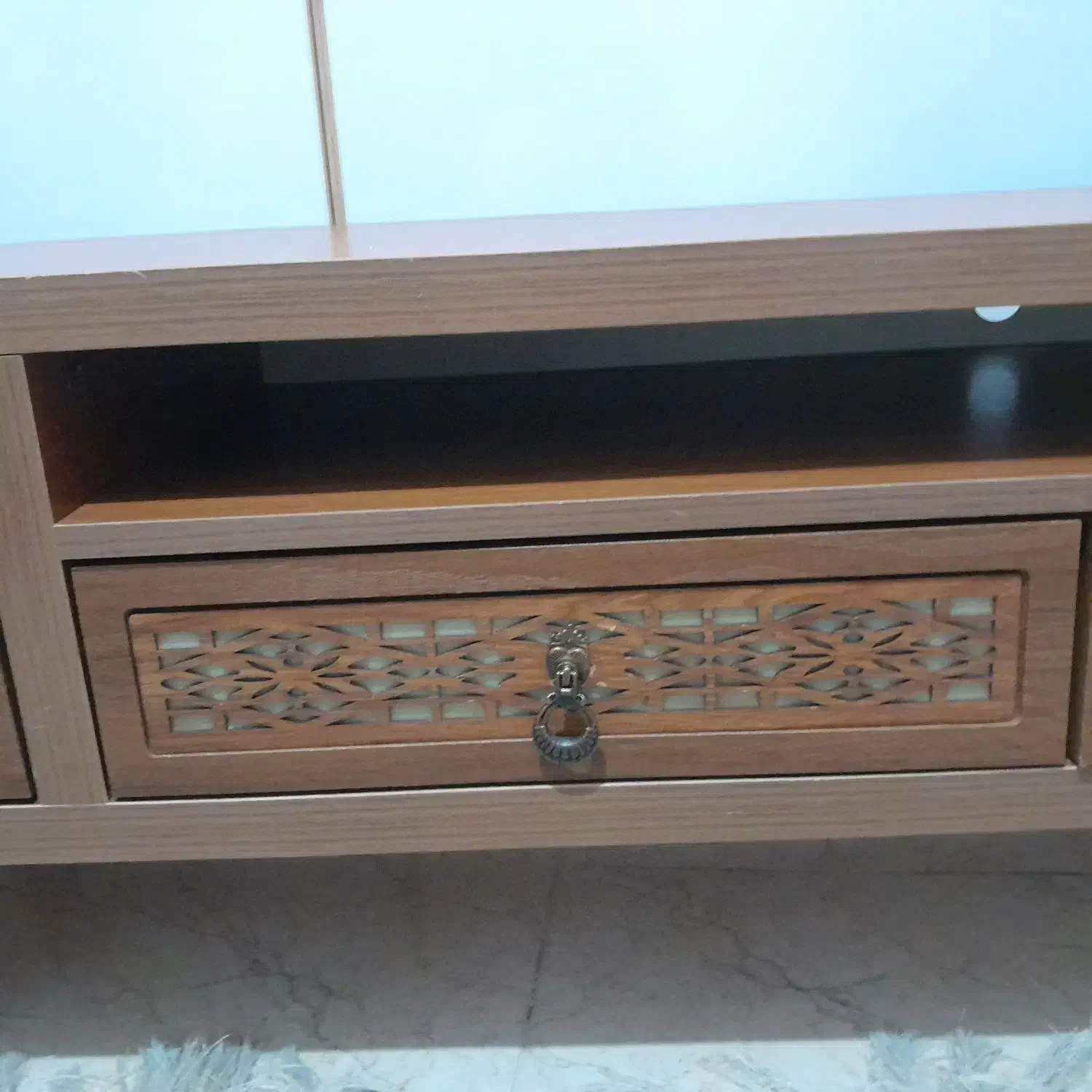 میز تلوزیون در حد نو۱۵۰۰۰۰۰|میز تلویزیون|رشت, سلیمانداراب|دیوار