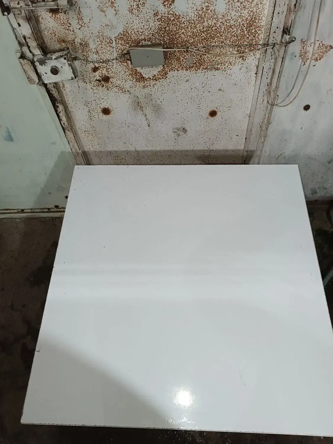 سه عدد میز محکم مخصوص کافه رستوران،فست فود|میز و صندلی غذاخوری|لنگرود, |دیوار