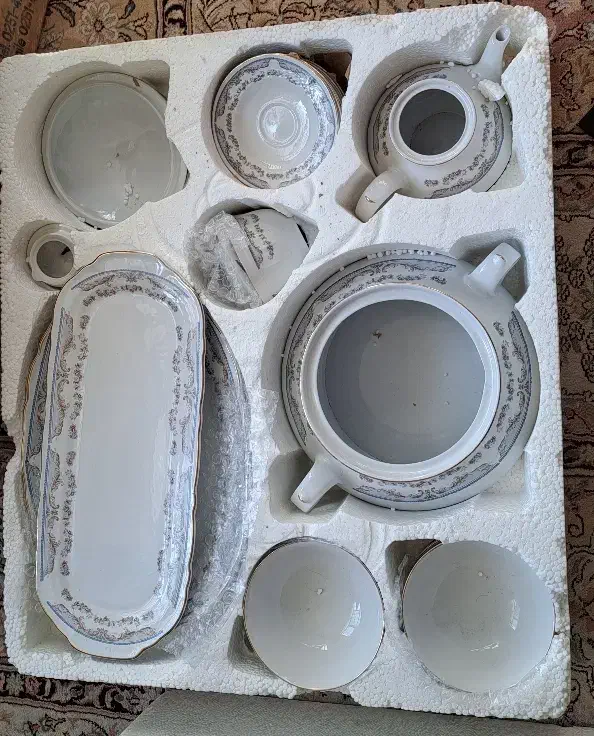 سرویس کامل چینی حمید ۱۰۰پارچه ۱۲نفره|ظروف سرو و پذیرایی|فولادشهر, B4|دیوار