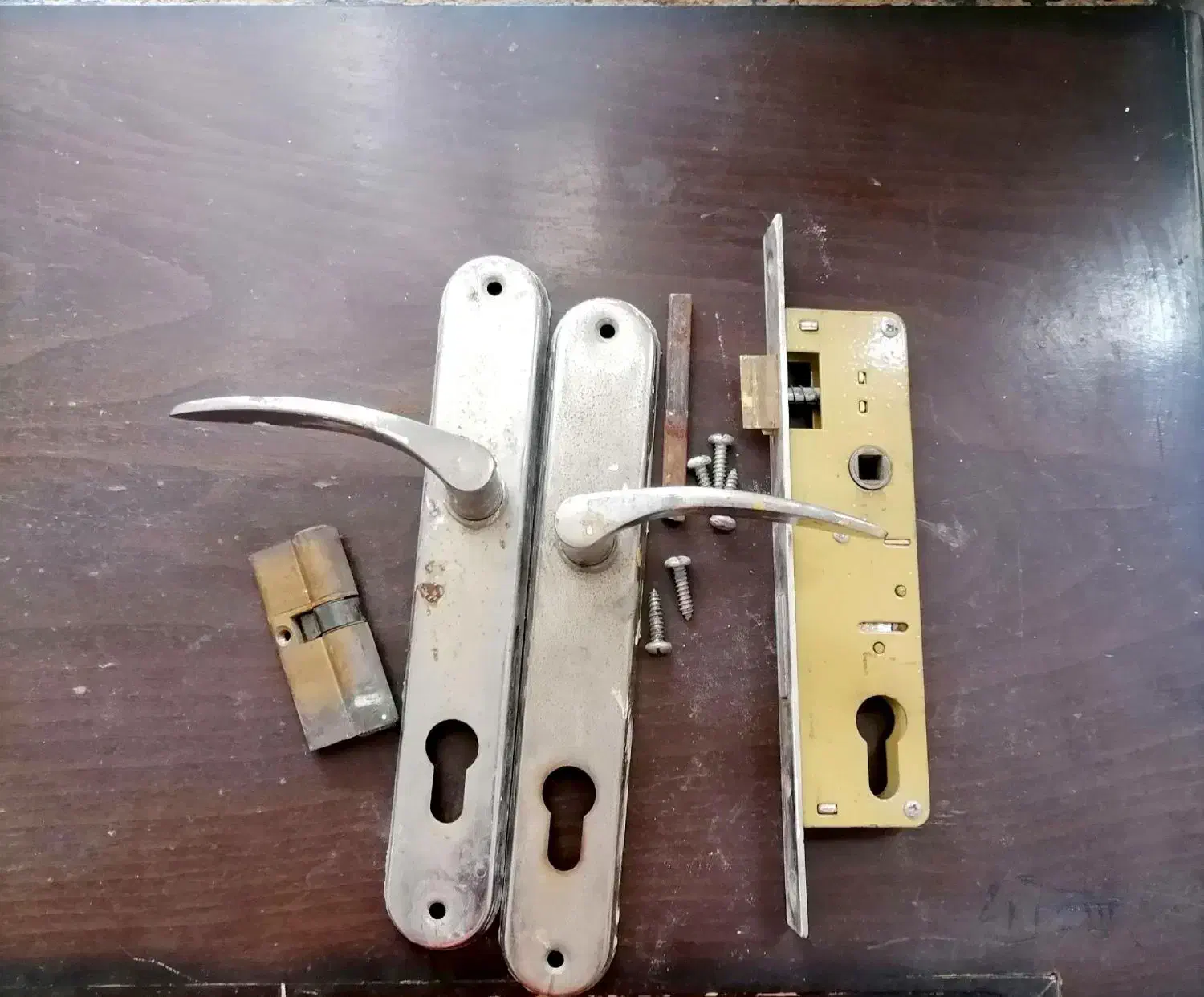 یک درب ورودی فلزی|مصالح و تجهیزات ساختمان|مشهد, بهمن|دیوار