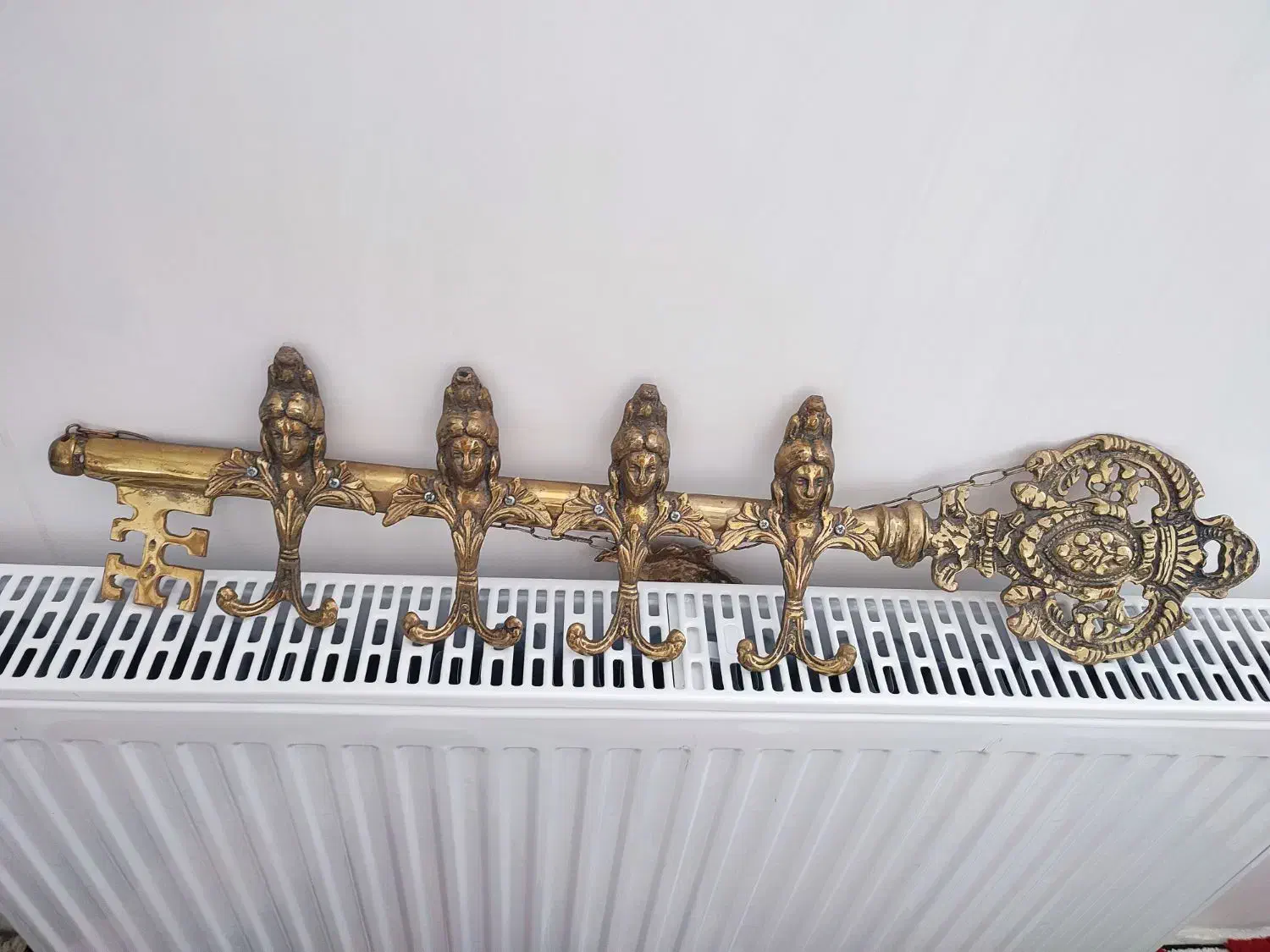 ‌رهت اویزبرنزی|بندرخت و رخت‌آویز|تبریز, |دیوار