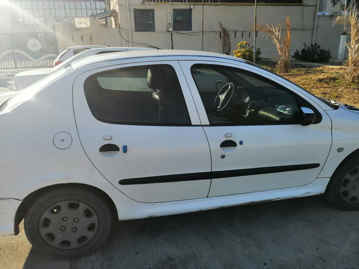 206v8مدل 93|خودرو سواری و وانت|بوشهر, |دیوار