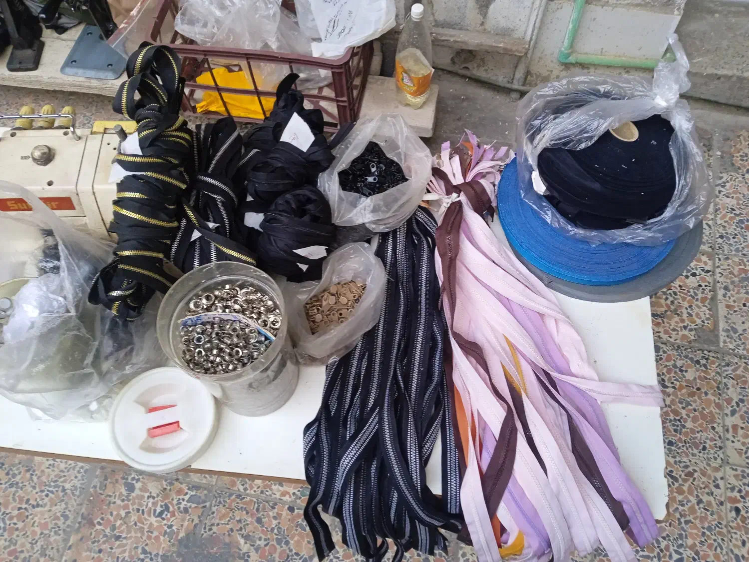 چرخ راسته قیچی عمود|لوازم خیاطی و بافتنی|رشت, استادسرا|دیوار