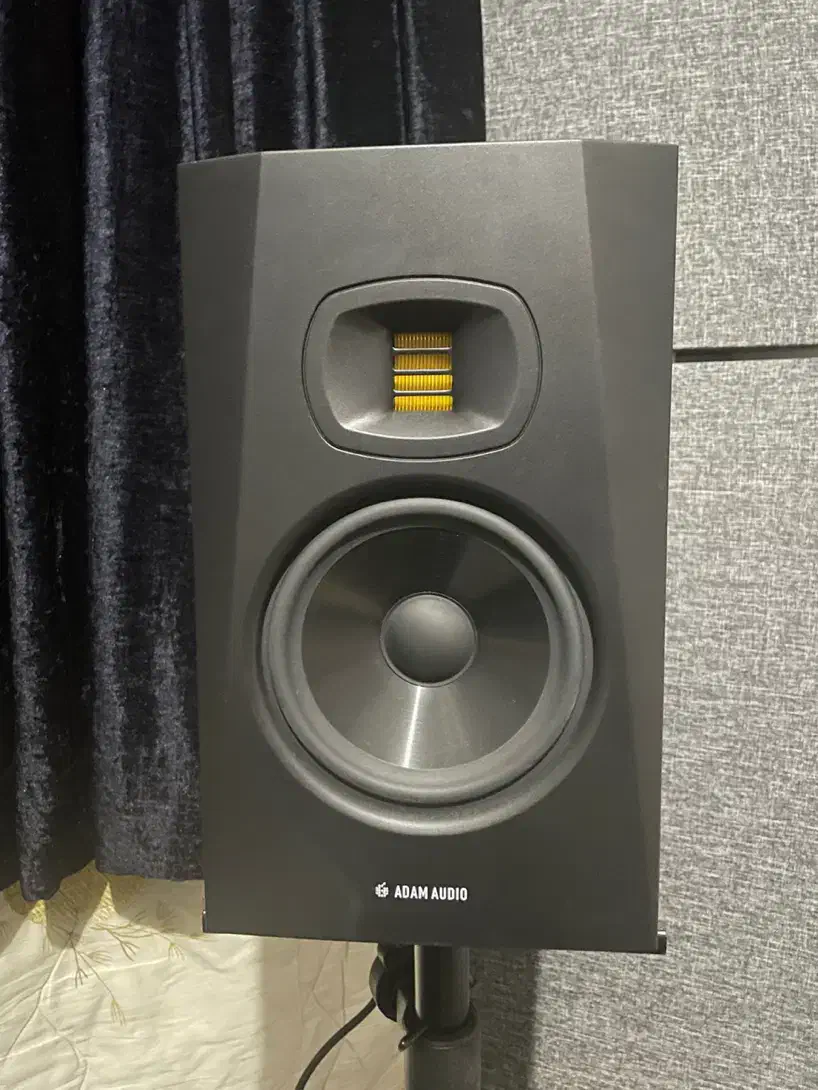اسپیکر مانیتورینگ ‌Adam t7v|آلات موسیقی|رشت, کاکتوس|دیوار