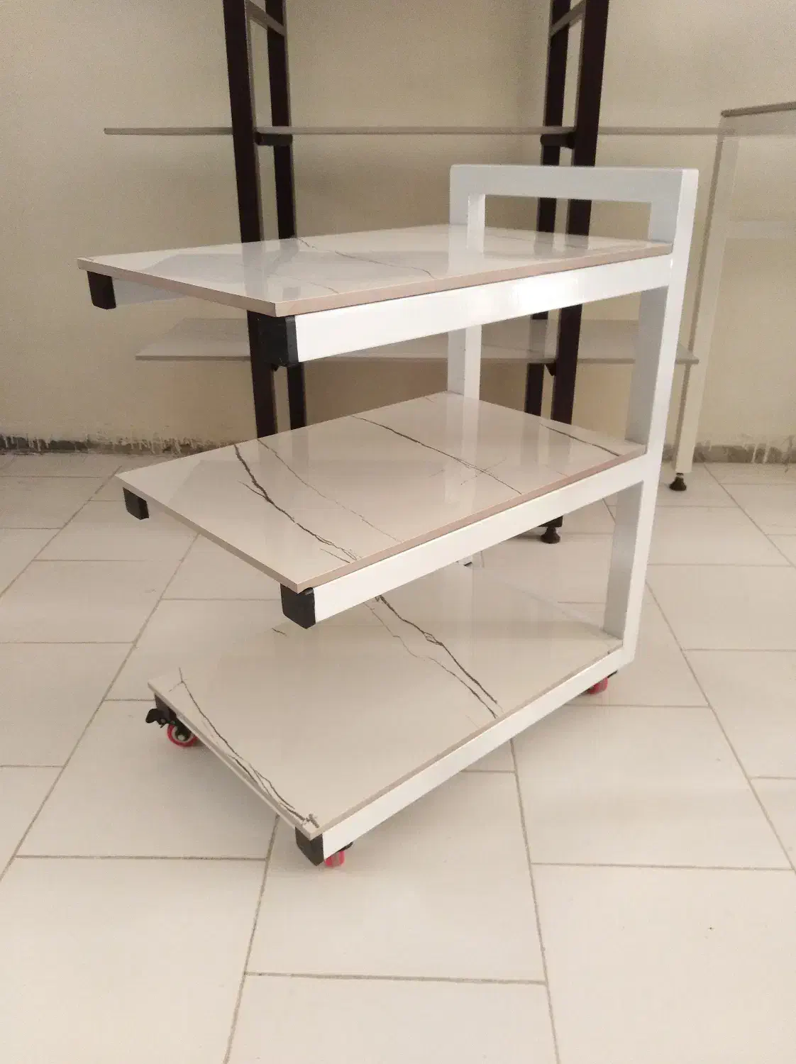 فروش ترولی سه طبقه|آرایشگاه و سالنهای زیبایی|کرج, گلشهر|دیوار