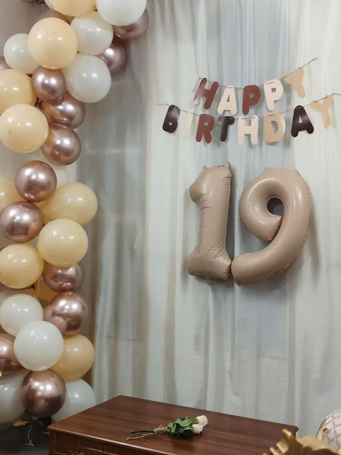 تم تولد|ریسه و چراغ تزئینی|قم, چهل درخت‎|دیوار