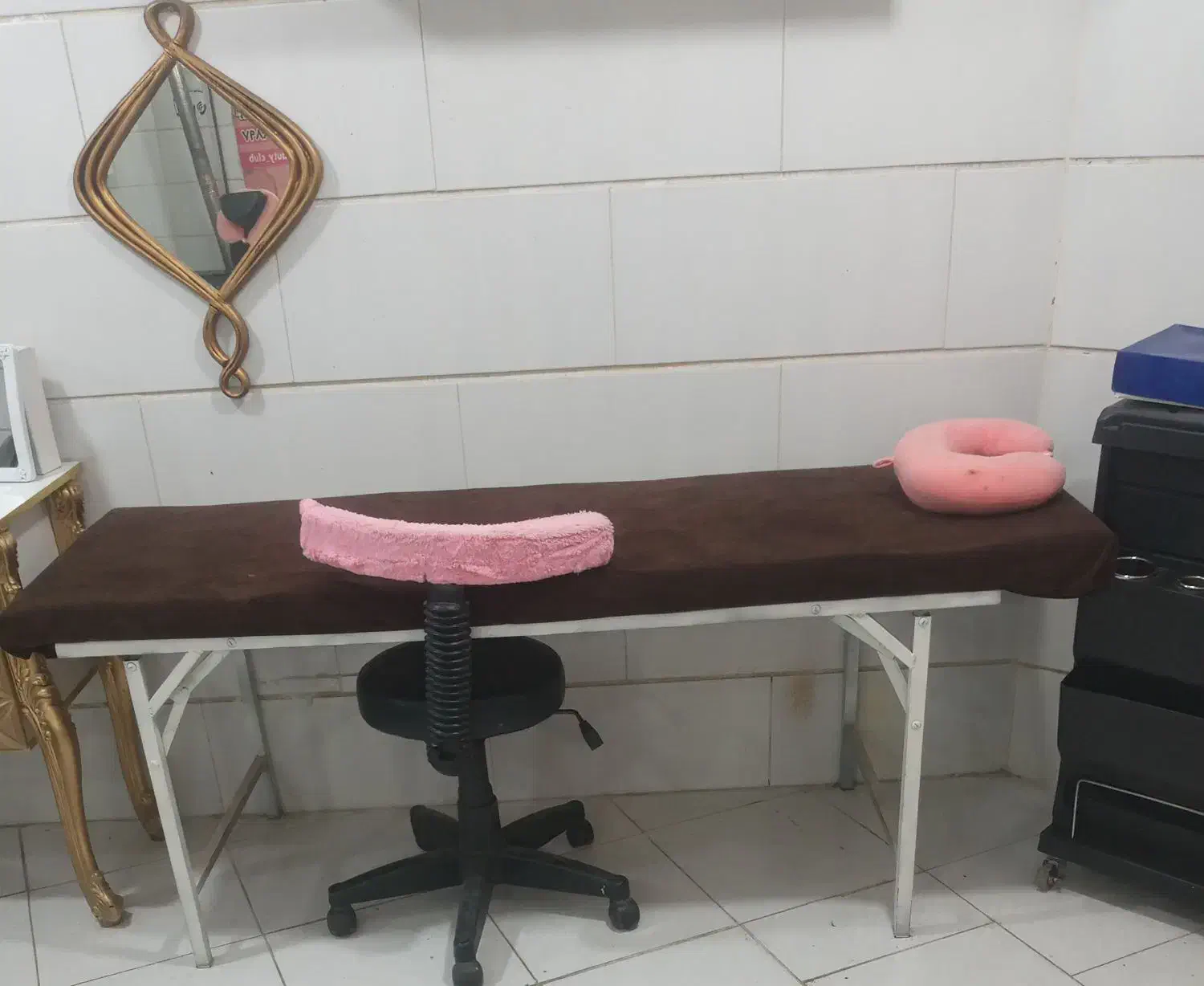 تخت مژه و کنسول واینه و۲ عدد اتو مو|آرایشگاه و سالن‌های زیبایی|قزوین, |دیوار