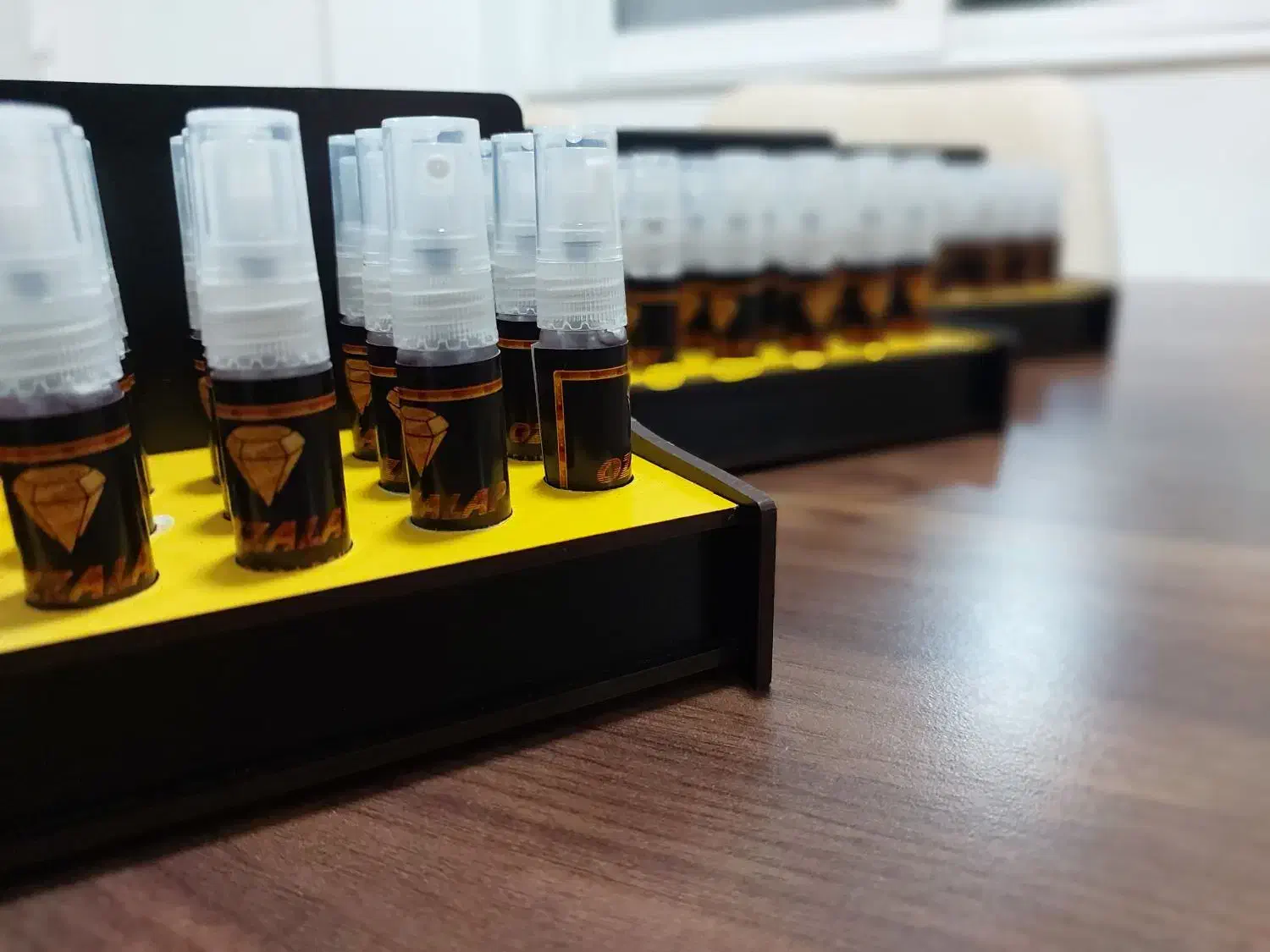 عطر|آرایشی، بهداشتی، درمانی|رودسر, |دیوار