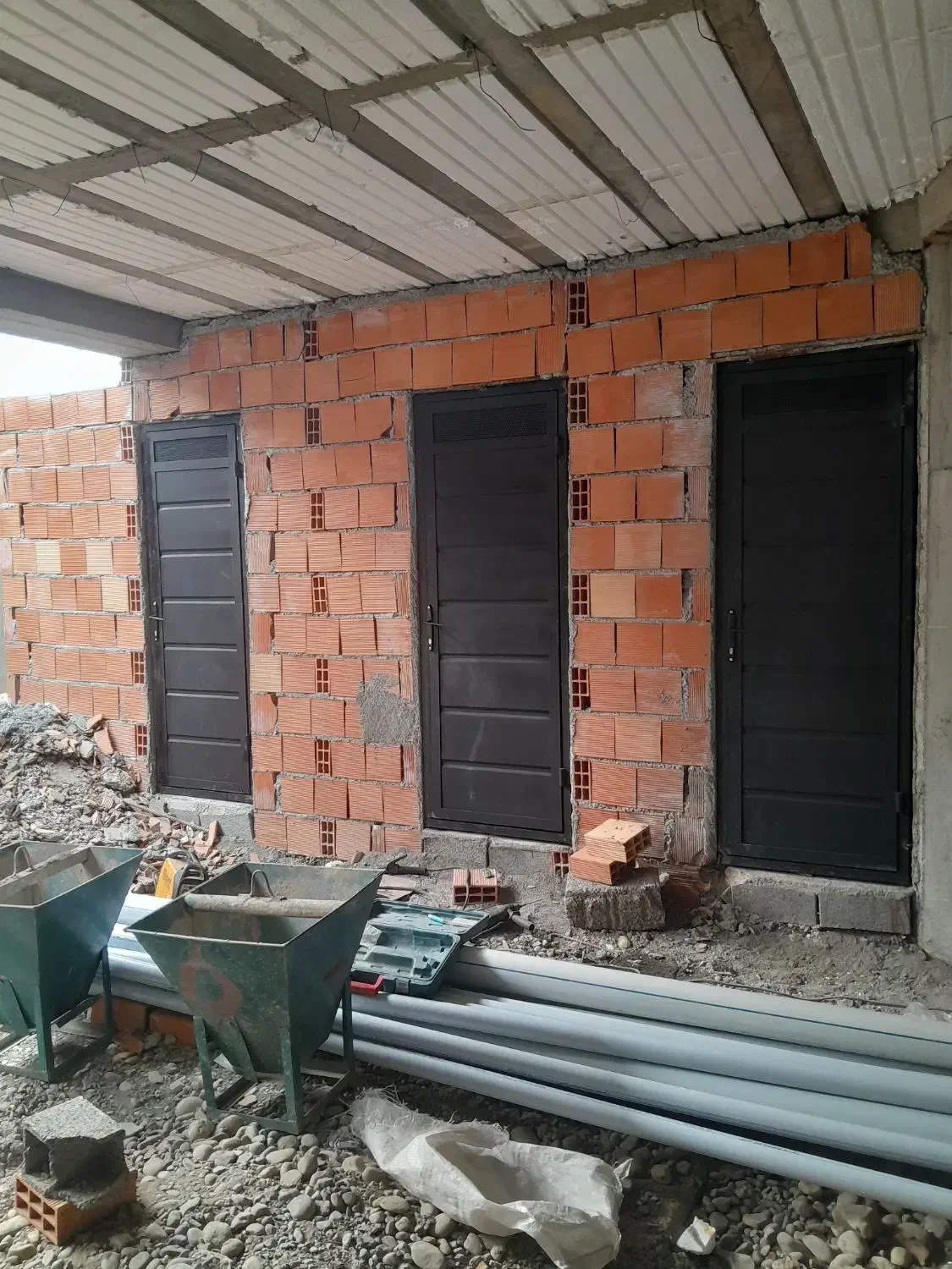 درب وپنجره آهنی، آلومینیومی و یوپی وی سی|خدمات پیشه و مهارت|آمل, |دیوار