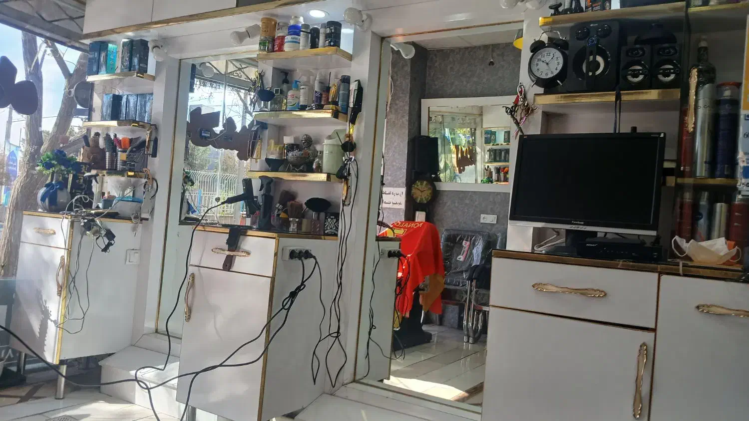 لوازم ودکور ارایشگاه صندلی سرشورتابلو|آرایشگاه و سالن‌های زیبایی|کاشمر, |دیوار