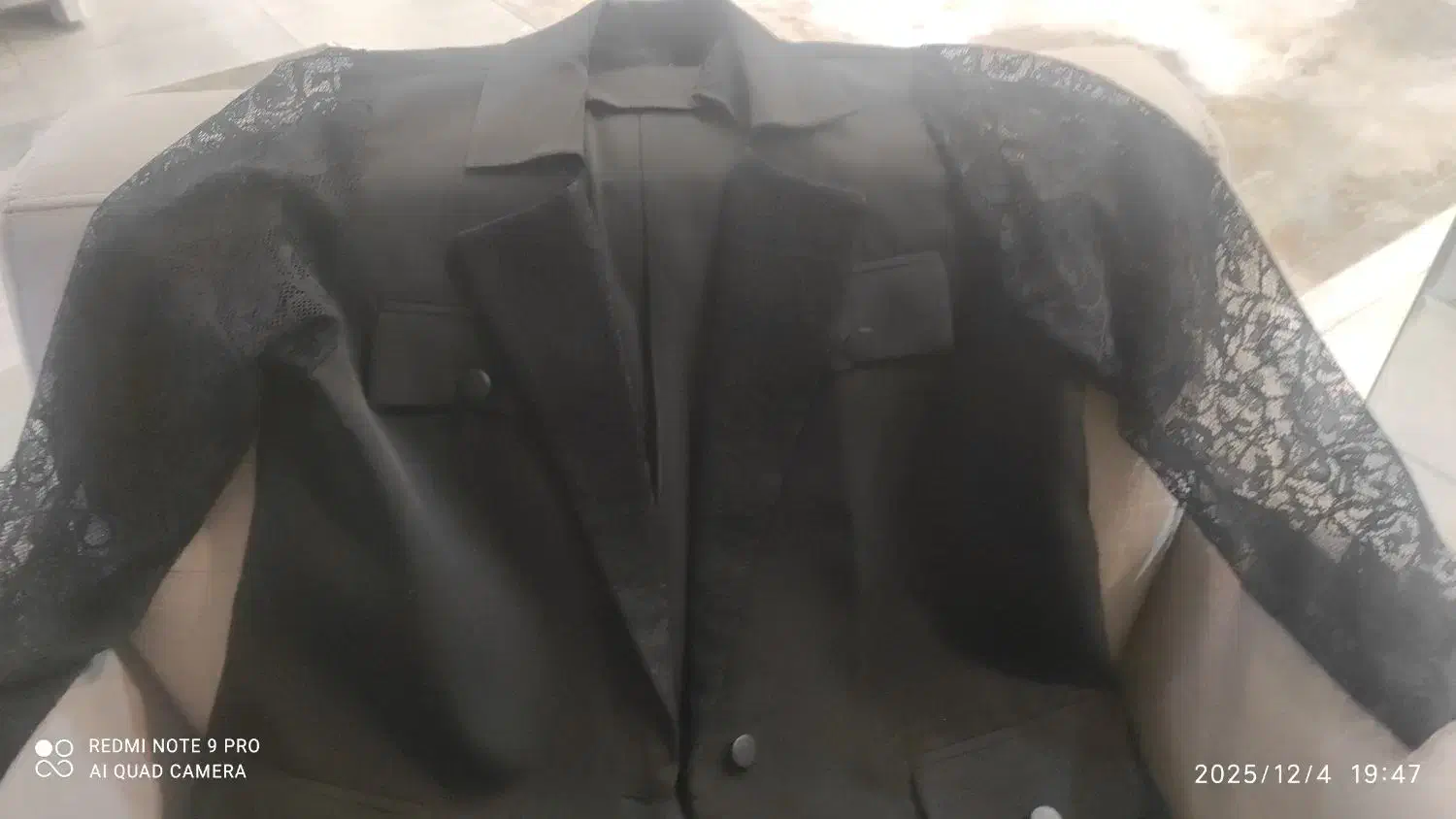 کت مزونی|لباس|دوگنبدان, |دیوار