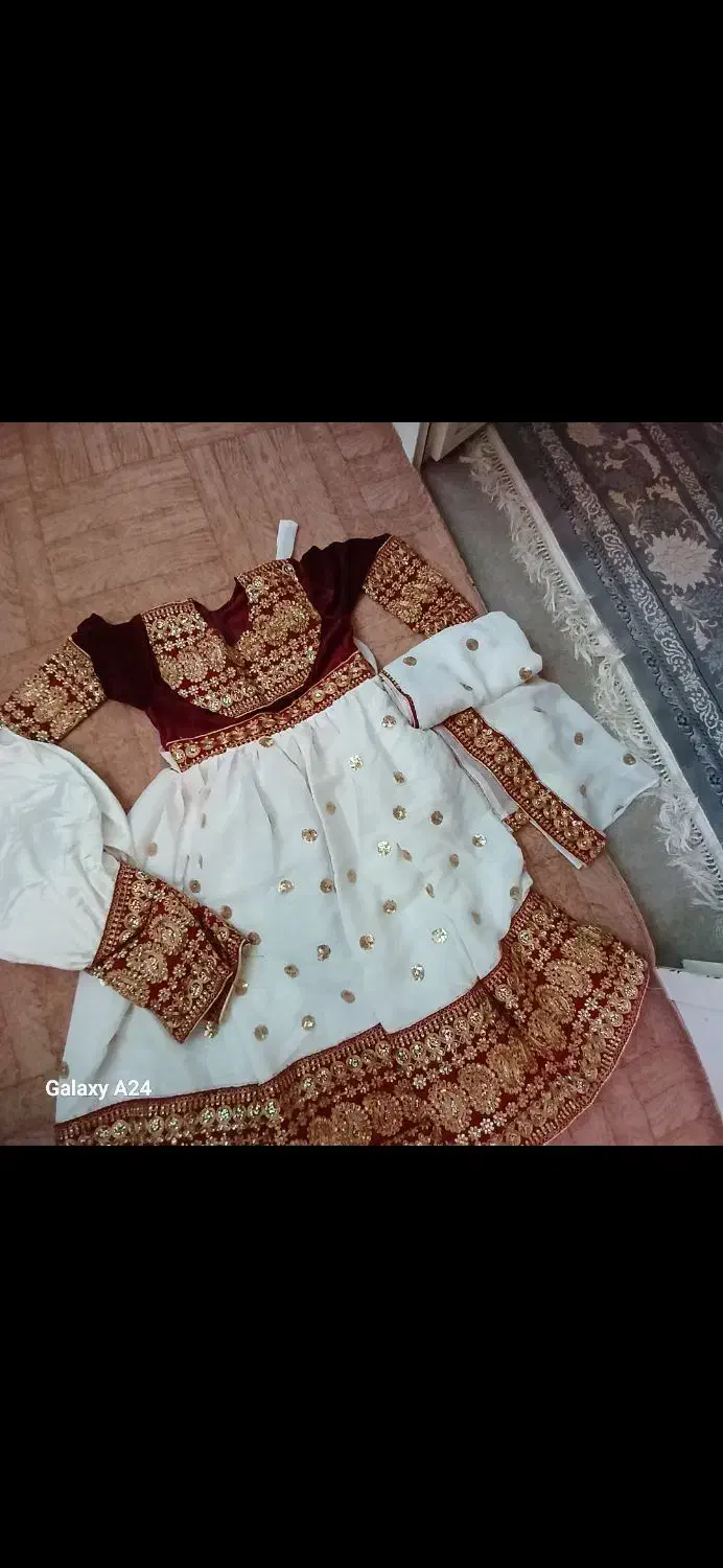 لباس محلی و مجلسی|لباس|قم, شاه ابراهیم|دیوار