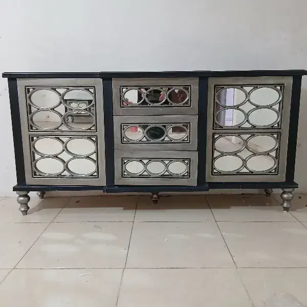 کنسول و میز تی وی درحد نو پایه های محکم|بوفه، ویترین، کنسول|رباطکریم, نصیرشهر|دیوار