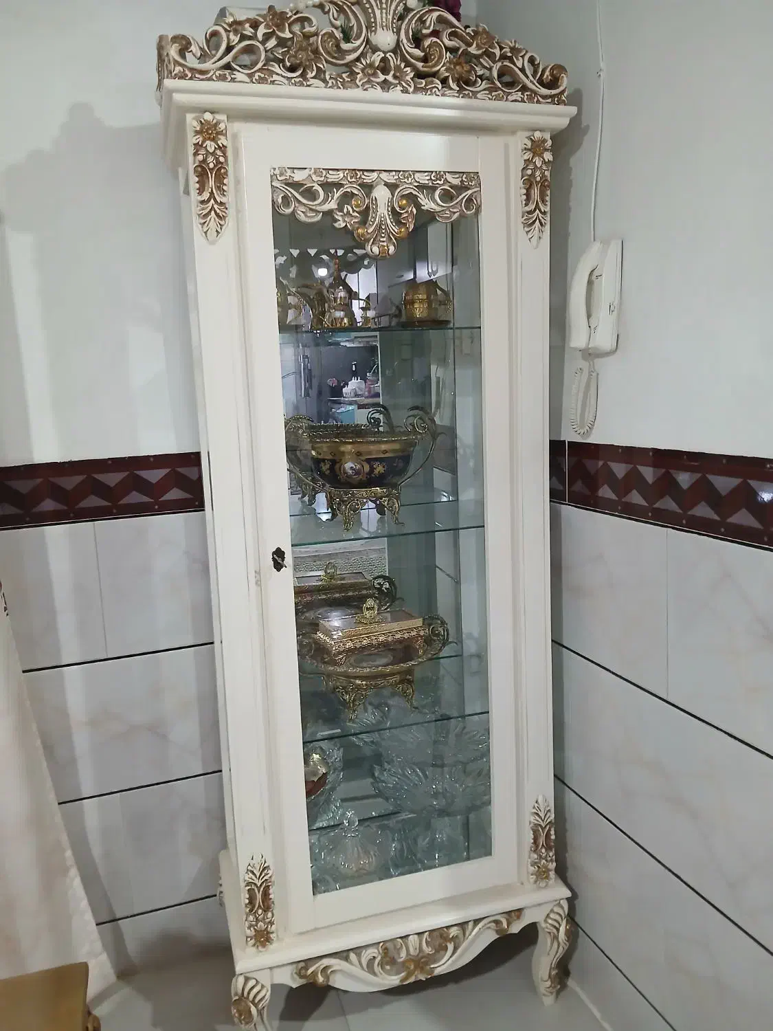 بوفه وفرش در حد نو|فرش|بهارستان, |دیوار