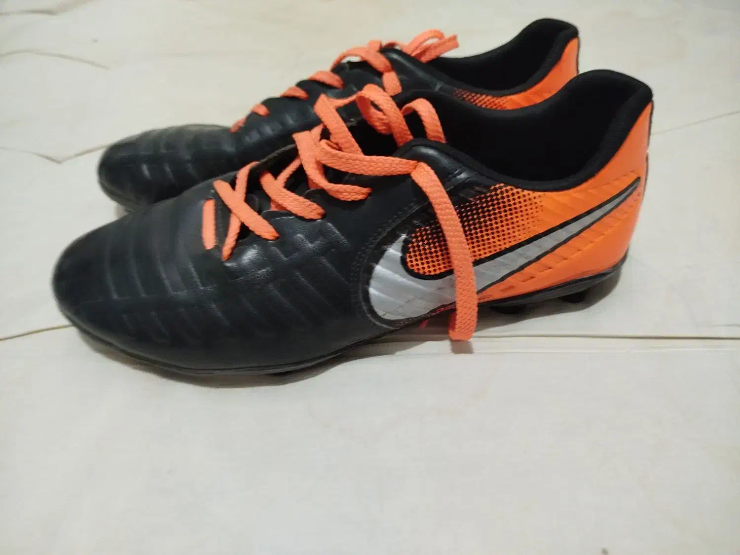 کفش فوتبال چمنی|کیف، کفش، کمربند|بومهن, |دیوار