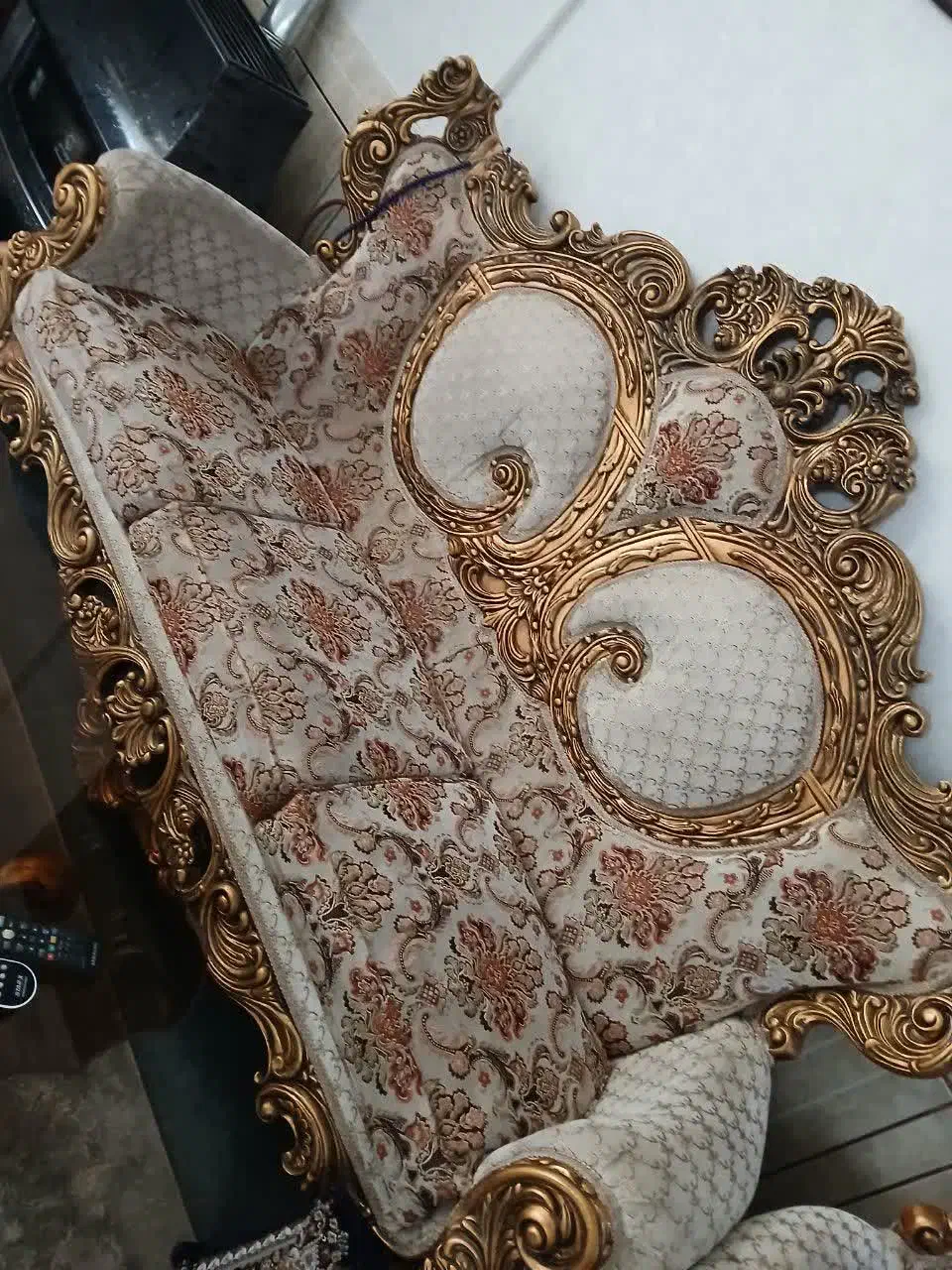 مبل سلطنتی|مبلمان خانگی و میز عسلی|شیراز, کوشک میدان|دیوار