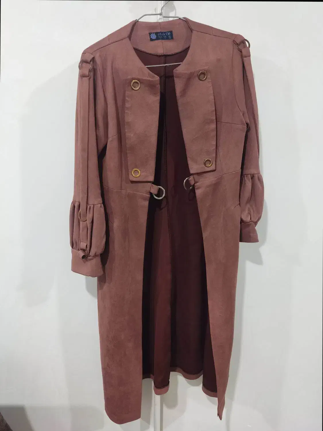 مانتو|لباس|تکاب, |دیوار