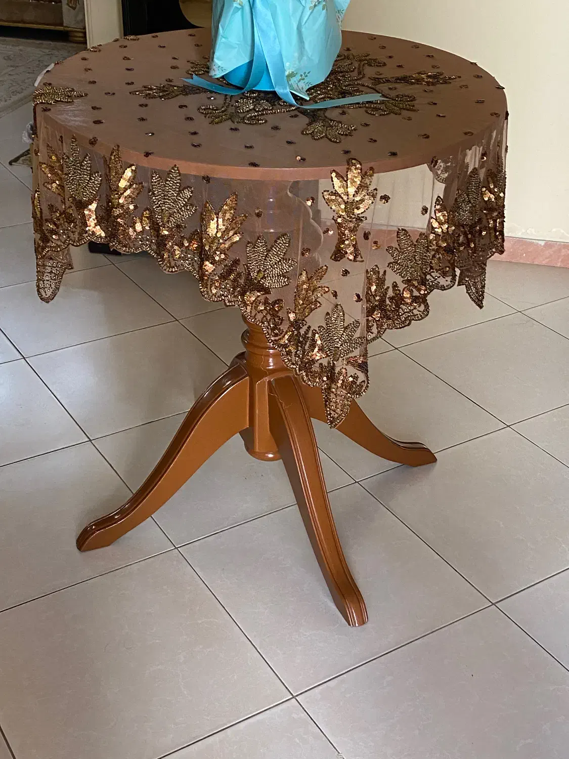 میز گرد|میز و صندلی غذاخوری|رشت, چله خانه|دیوار