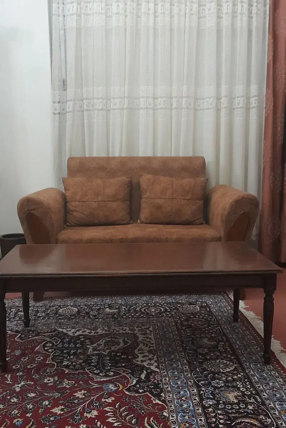 مبل دو نفره تک همراه میز چوبی|مبلمان خانگی و میز عسلی|بهشهر, |دیوار