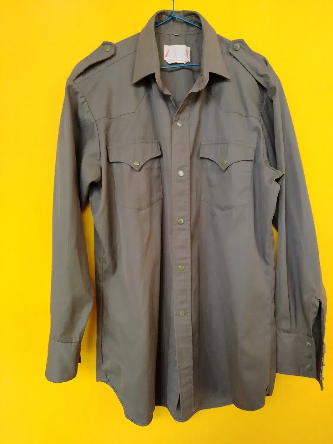 اورکت پیراهن و شلوار آمریکایی|لباس|رشت, گلباغ نماز|دیوار