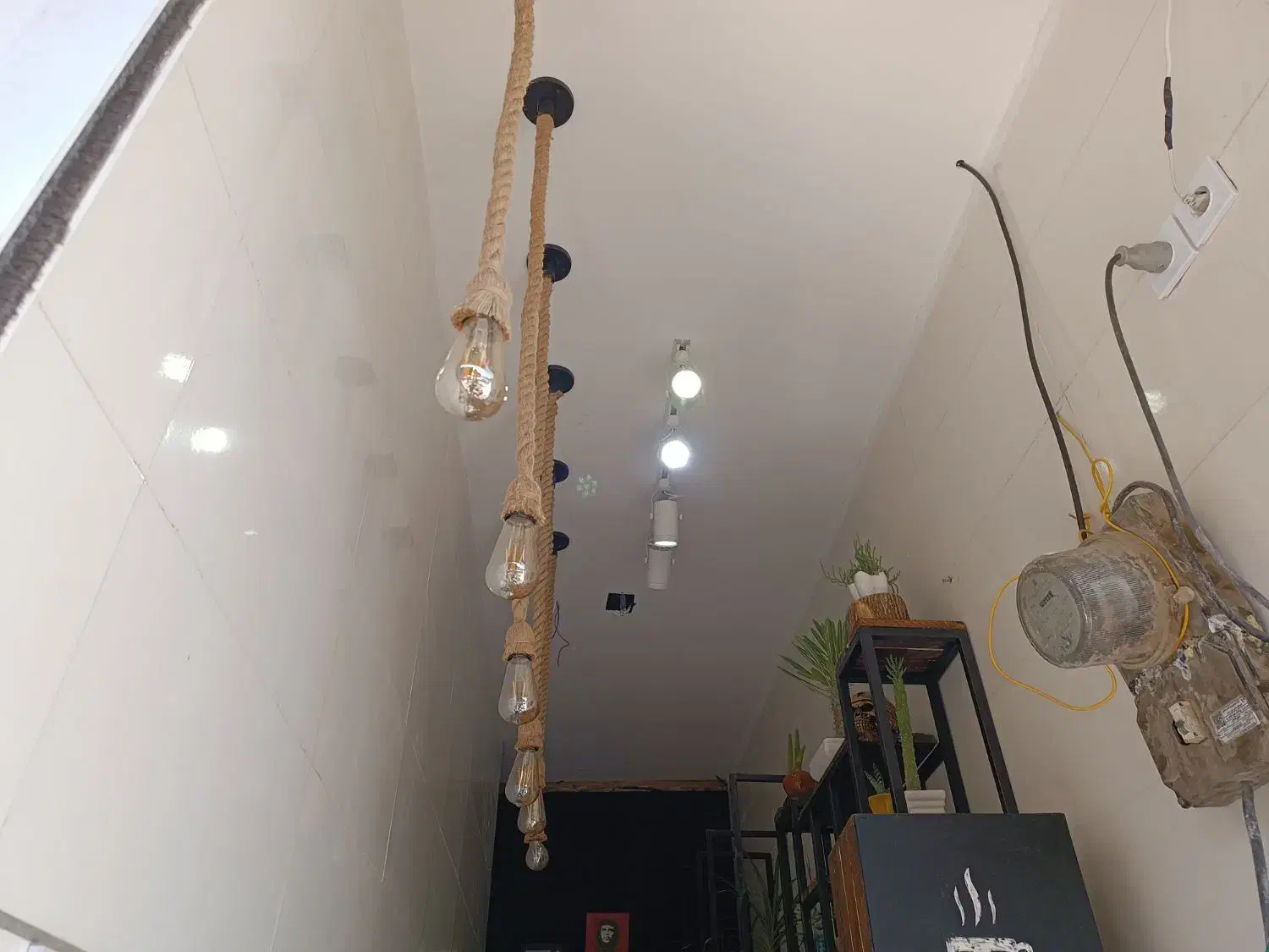 نیرو نیم ماهر تا ماهر برق کار|استخدام معماری، عمران و ساختمانی|شاهینشهر, اقبال لاهوری|دیوار