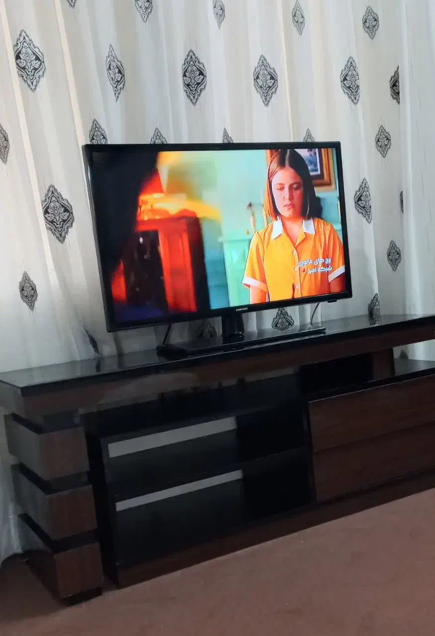 تلویزیون  سامسونگ  اصلی ال ای دی ۳۲ کاملا سالم|تلویزیون و پروژکتور|لنجان, |دیوار