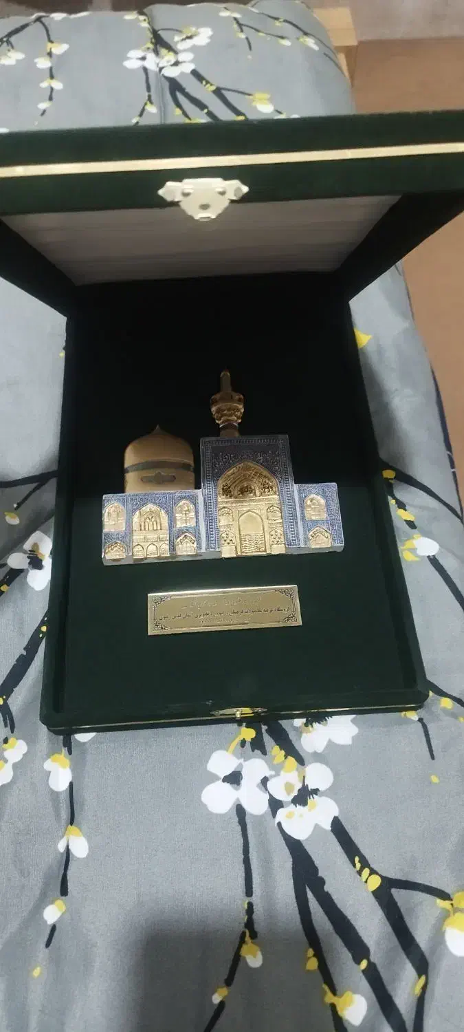 مجلسه بارگاه ملکوتی امام رضا|مجسمه، تندیس، ماکت|اصفهان, مولوی|دیوار