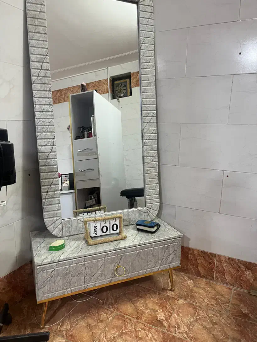 آینه کنسول|آرایشگاه و سالن‌های زیبایی|نهبندان, |دیوار