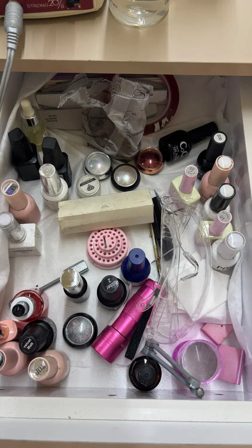 فروش وسایل ناخن بهترین برندها در حد نو|آرایشگاه و سالن‌های زیبایی|اصفهان, دشتستان|دیوار